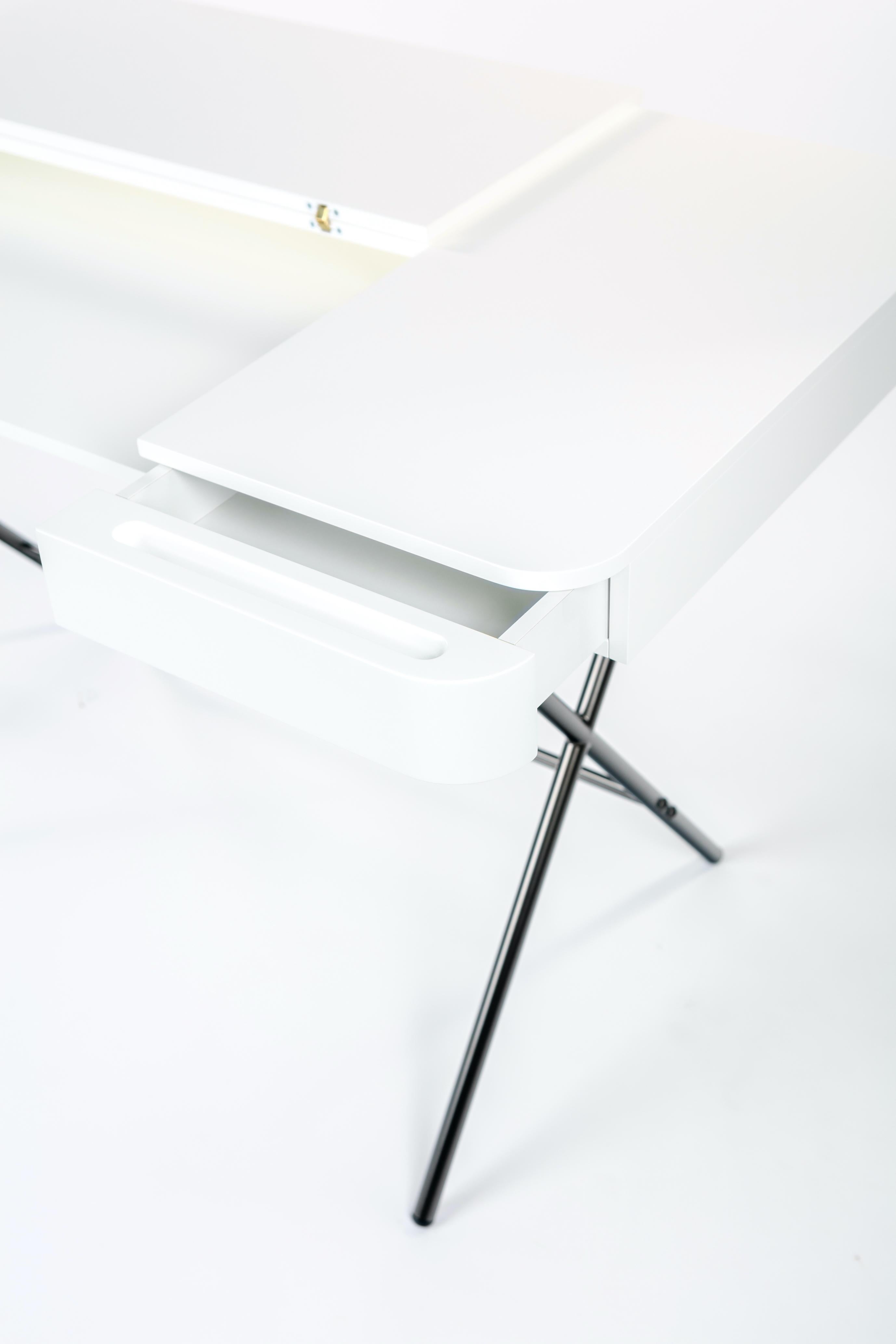 Contemporary Adentro Cosimo Desk design Marco Zanuso jr White Matt  top & bronze base.  For Sale