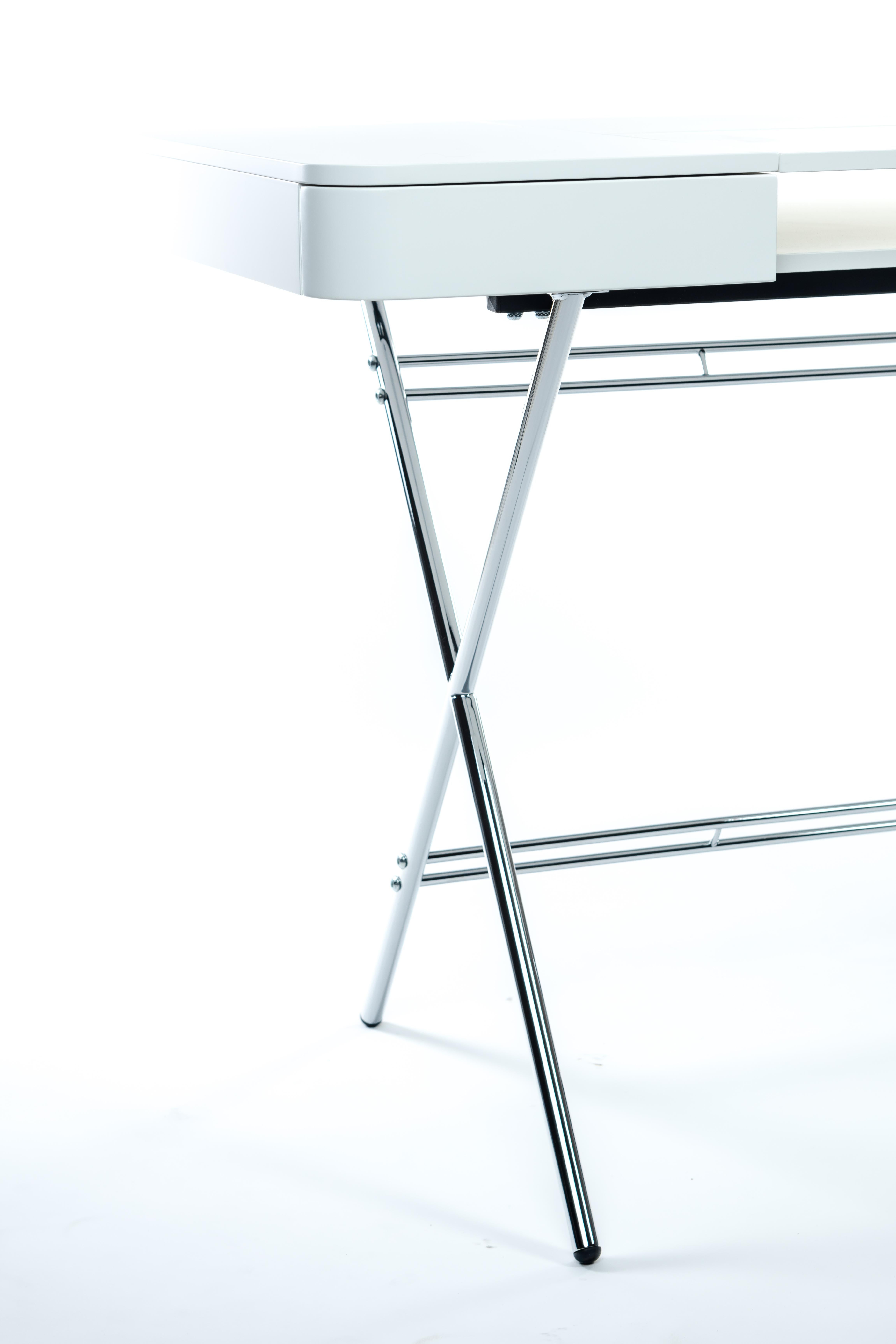 Adentro Cosimo Desk design Marco Zanuso jr White Matt  top & chrome base.  In New Condition For Sale In PARIS, FR