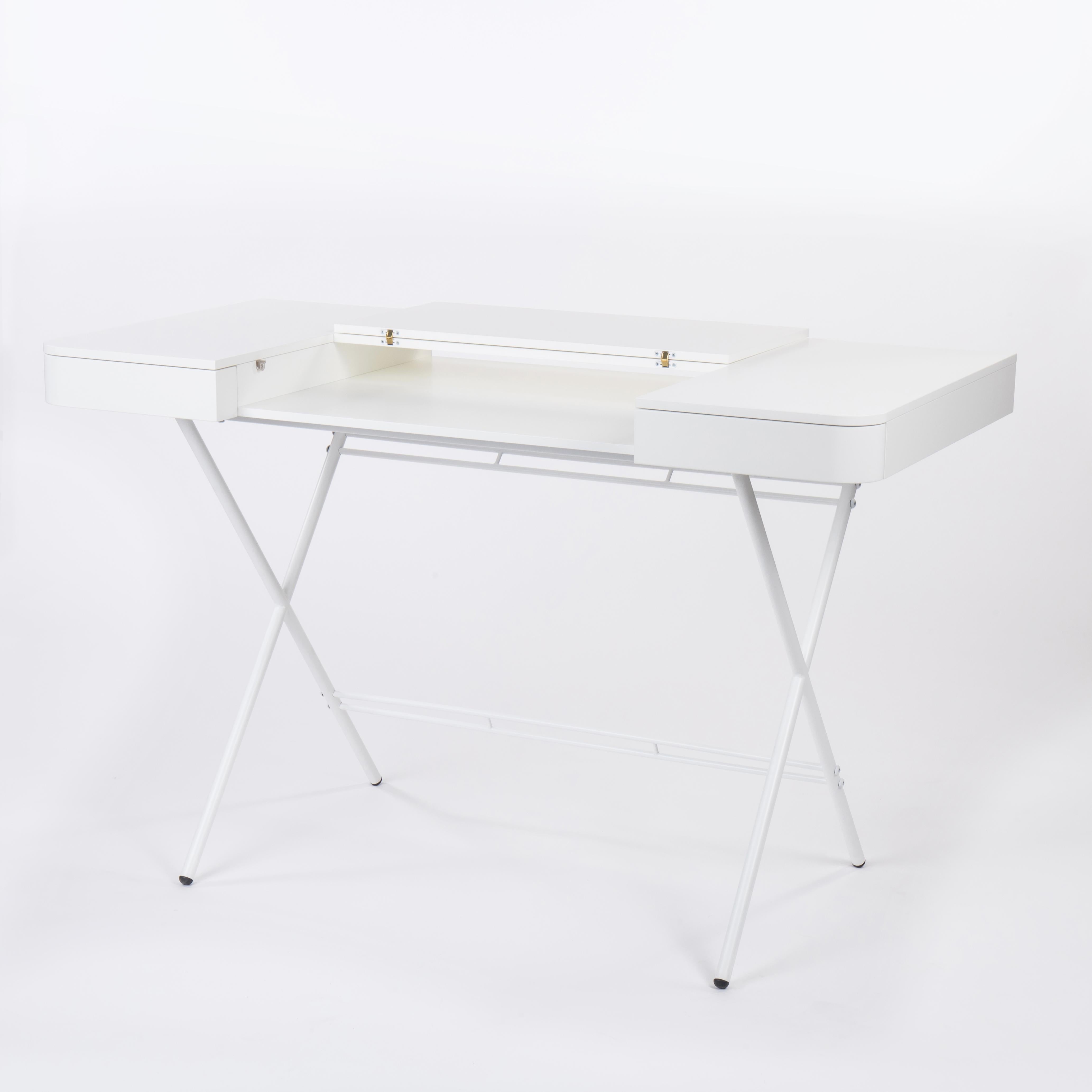 Modern Adentro Cosimo Desk design Marco Zanuso jr White Matt  top & white base.  For Sale