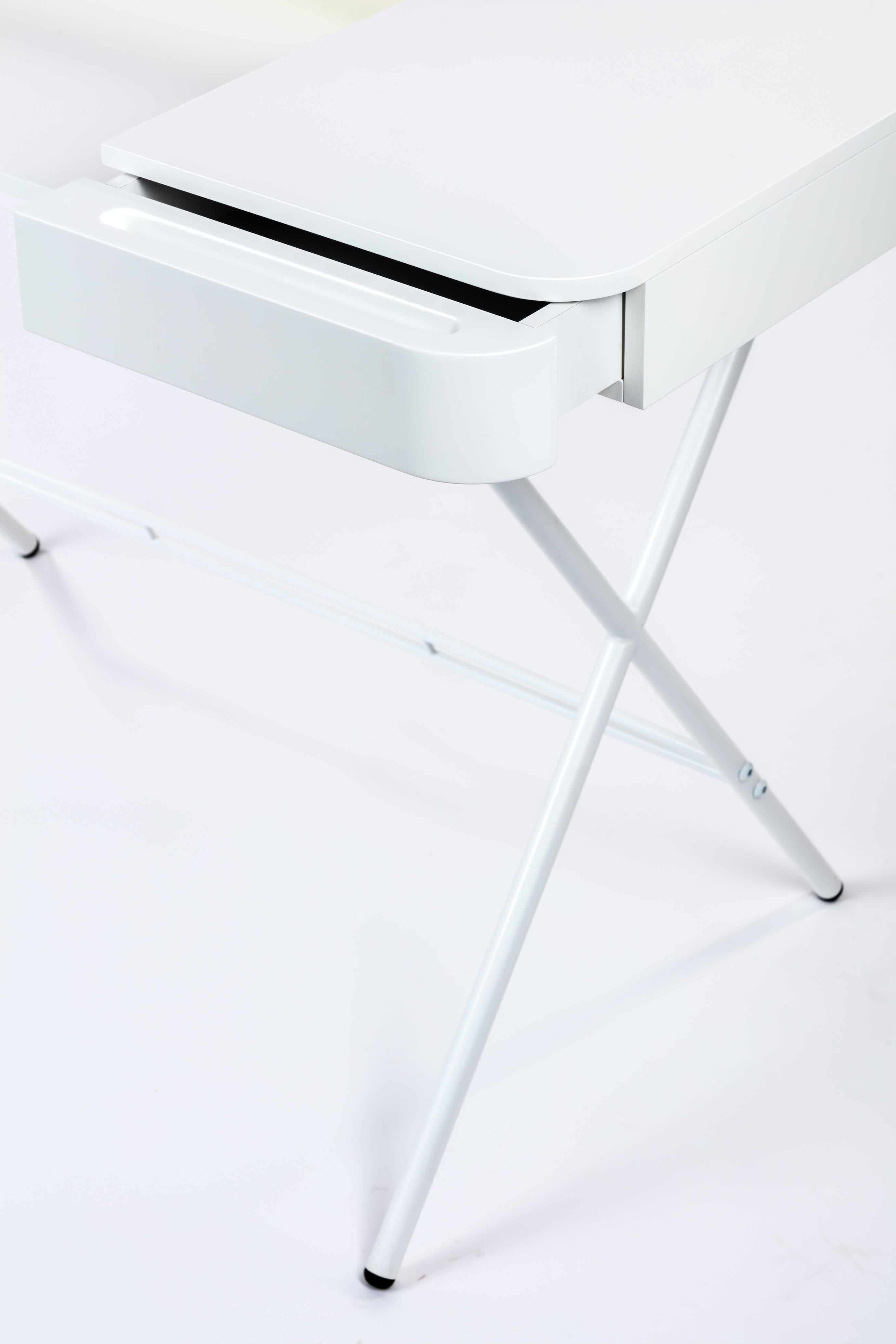 Adentro Cosimo Desk design Marco Zanuso jr White Matt  top & white base.  In New Condition For Sale In PARIS, FR