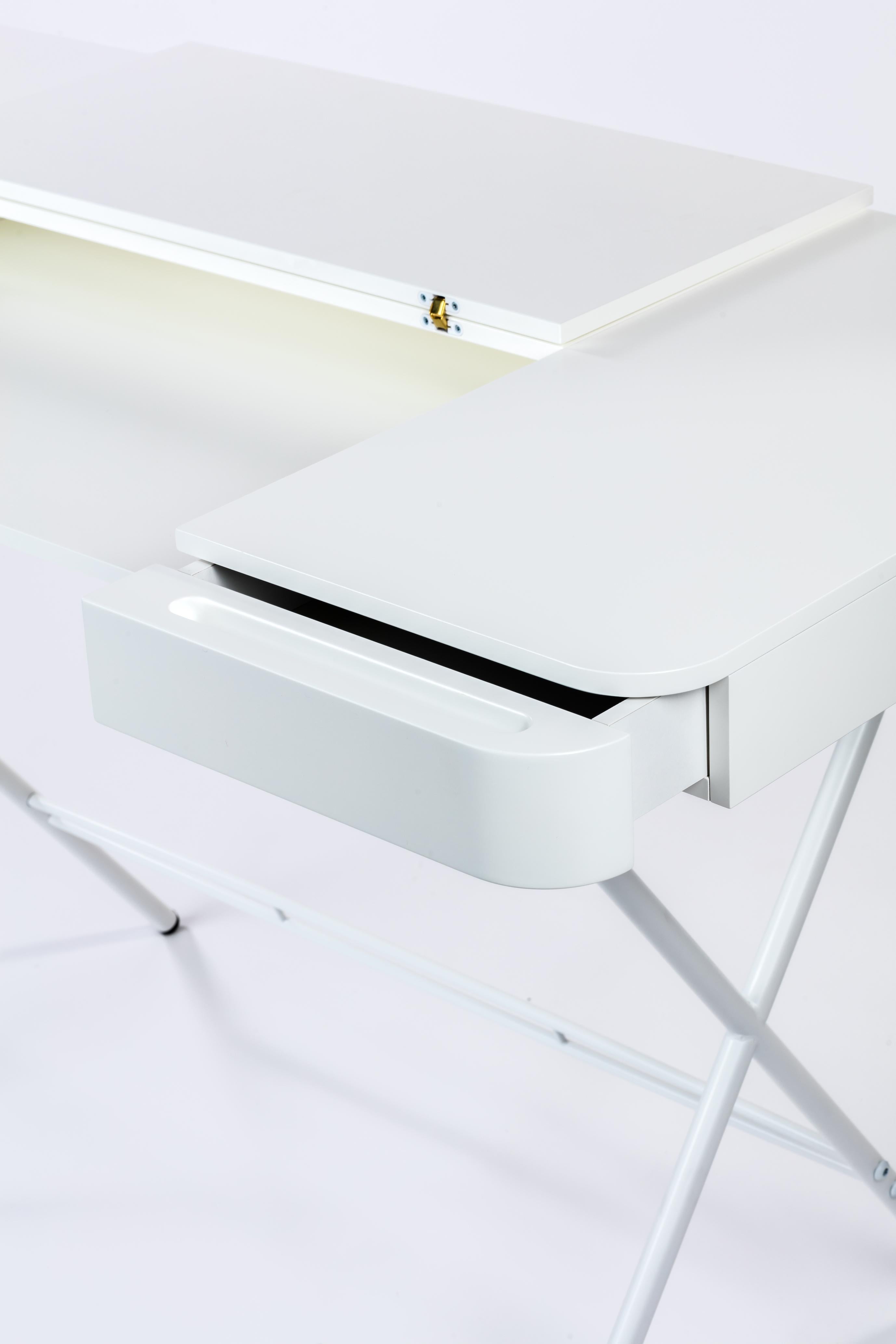 Metal Adentro Cosimo Desk design Marco Zanuso jr White Matt  top & white base.  For Sale