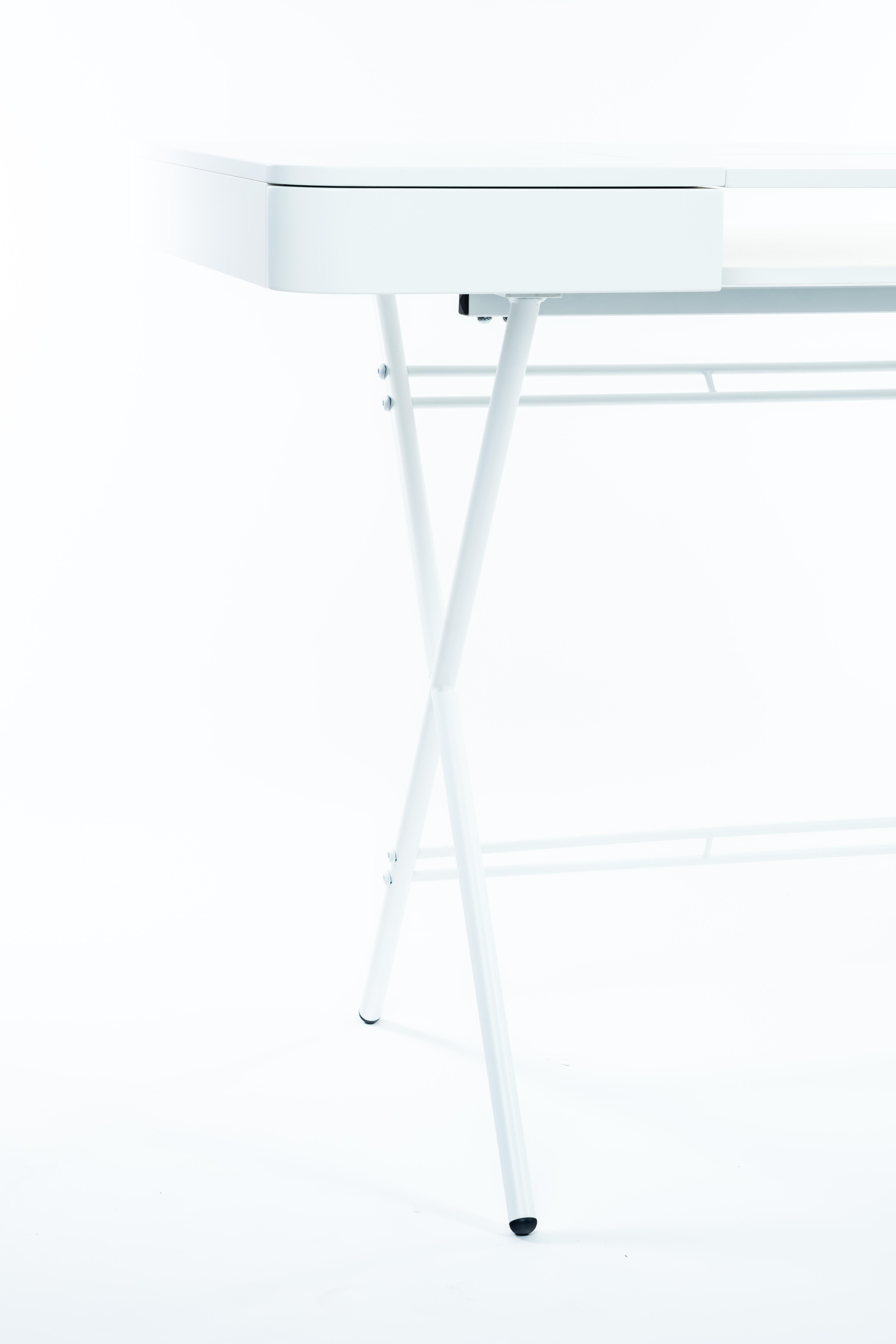 Adentro Cosimo Desk design Marco Zanuso jr White Matt  top & white base.  For Sale 1