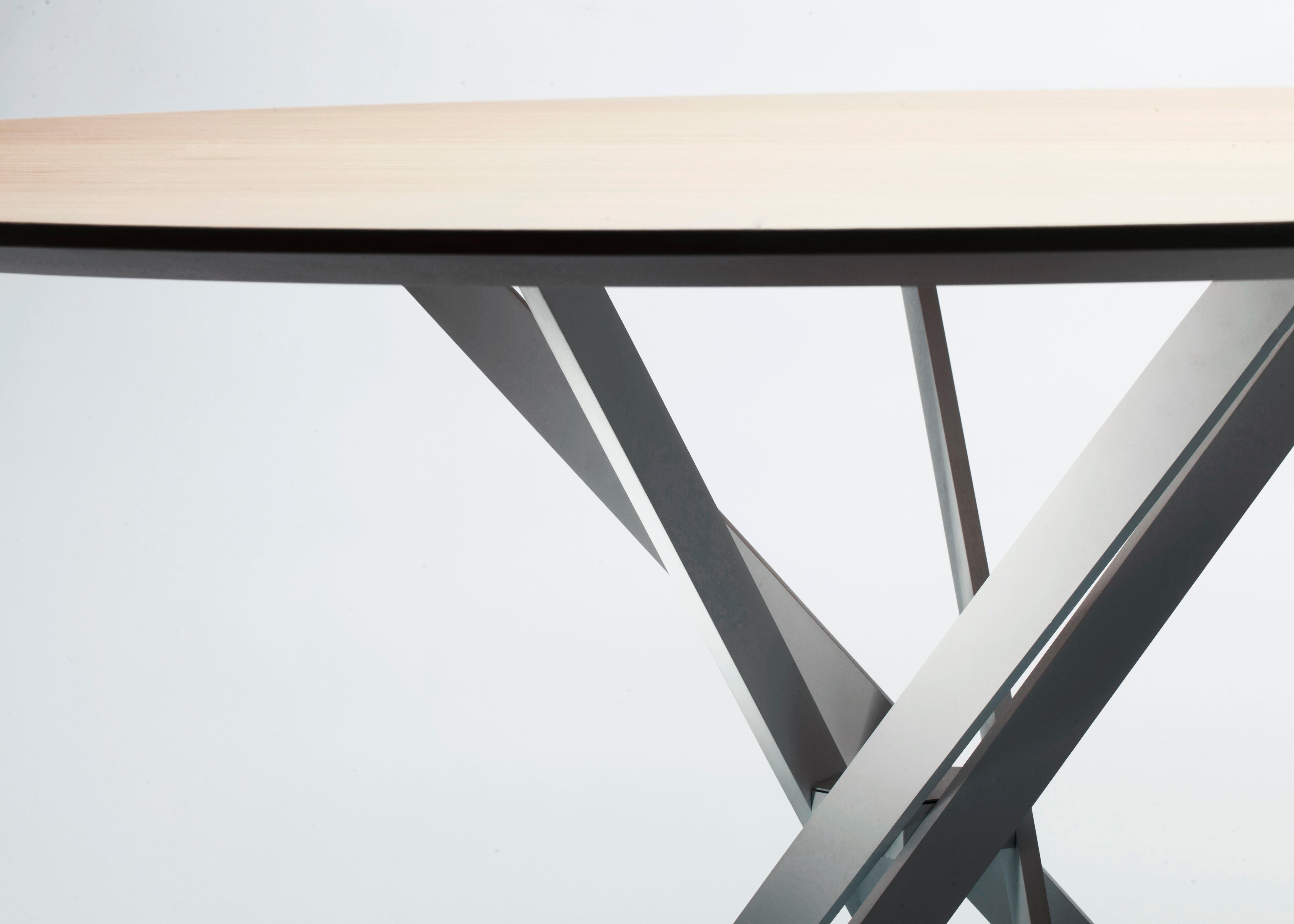 Moderne Table à manger Adentro IKI de Marco Zanuso jr. Plateau en chêne naturel et base blanche en vente