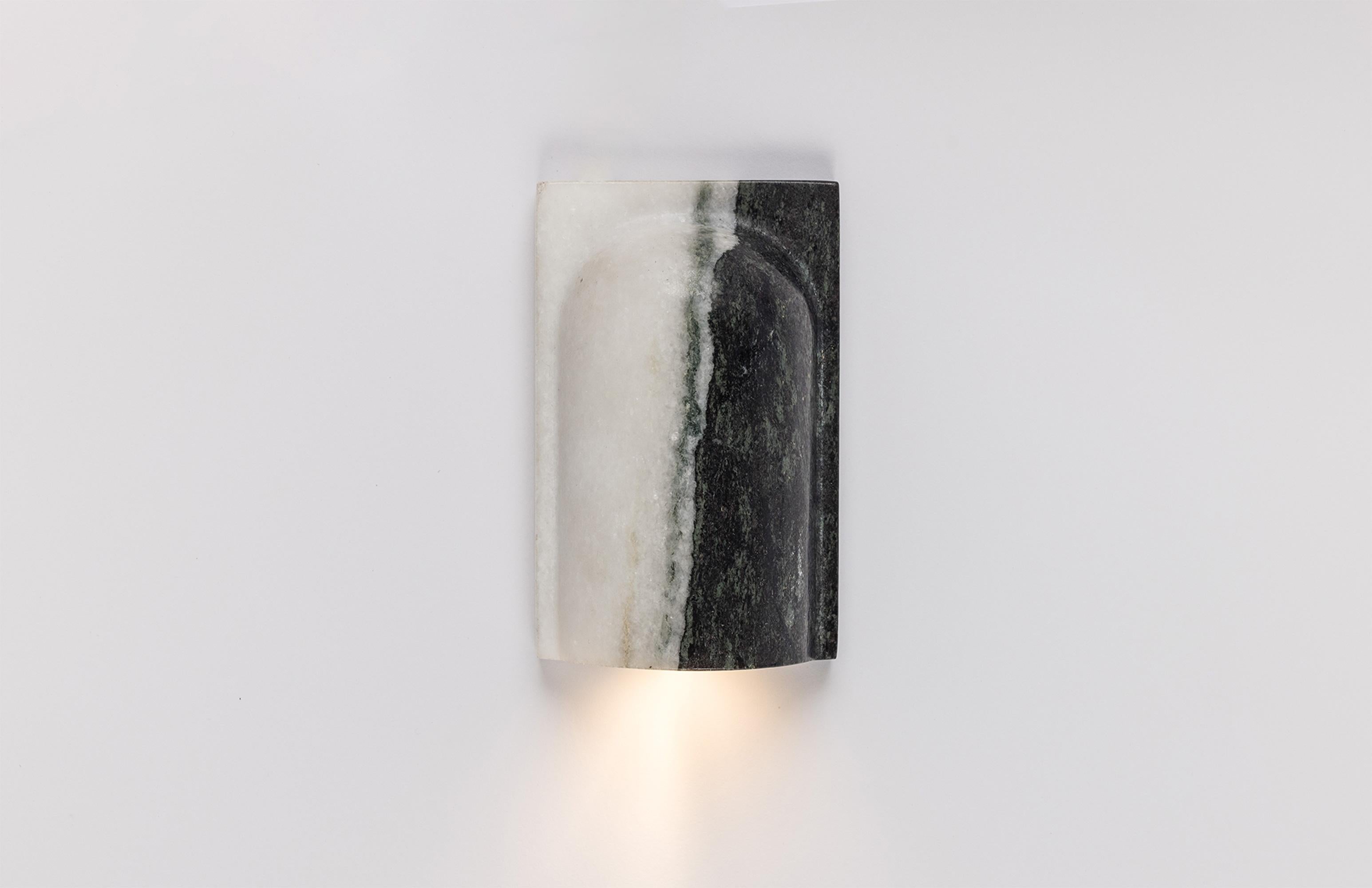 ADesignStudio Coast W1 Applique da parete

Progettato con ADAM GOODRUM
Una collezione di lampade da parete che enfatizzano la materialità e la forma scultorea. Le versioni in metallo, ricavate da solidi blocchi di ottone o acciaio inossidabile,