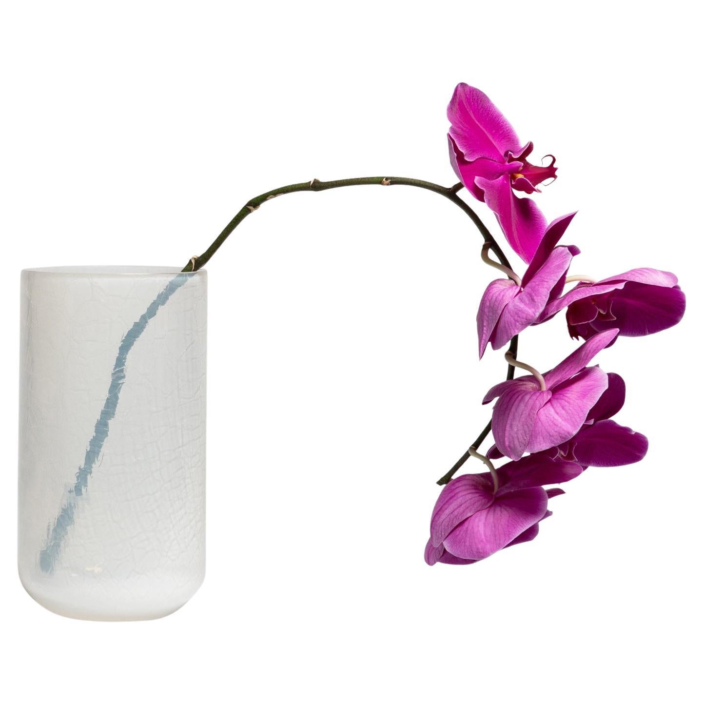 Moderno ADesignStudio Vaso Crackle V2 Soffiato a mano Scultura in vetro riciclato in vendita