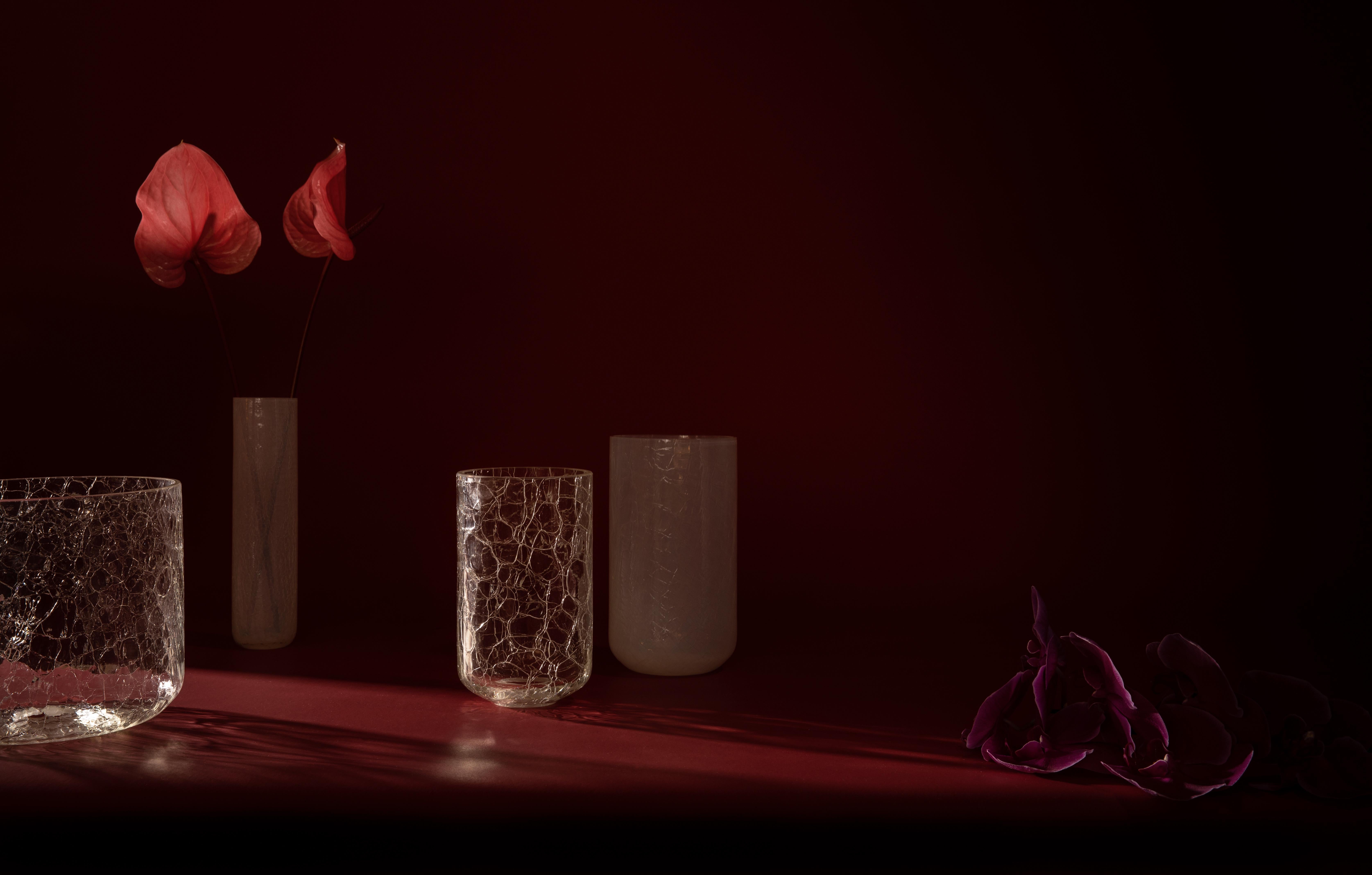 XXI secolo e contemporaneo ADesignStudio Vaso Crackle V2 Soffiato a mano Scultura in vetro riciclato in vendita