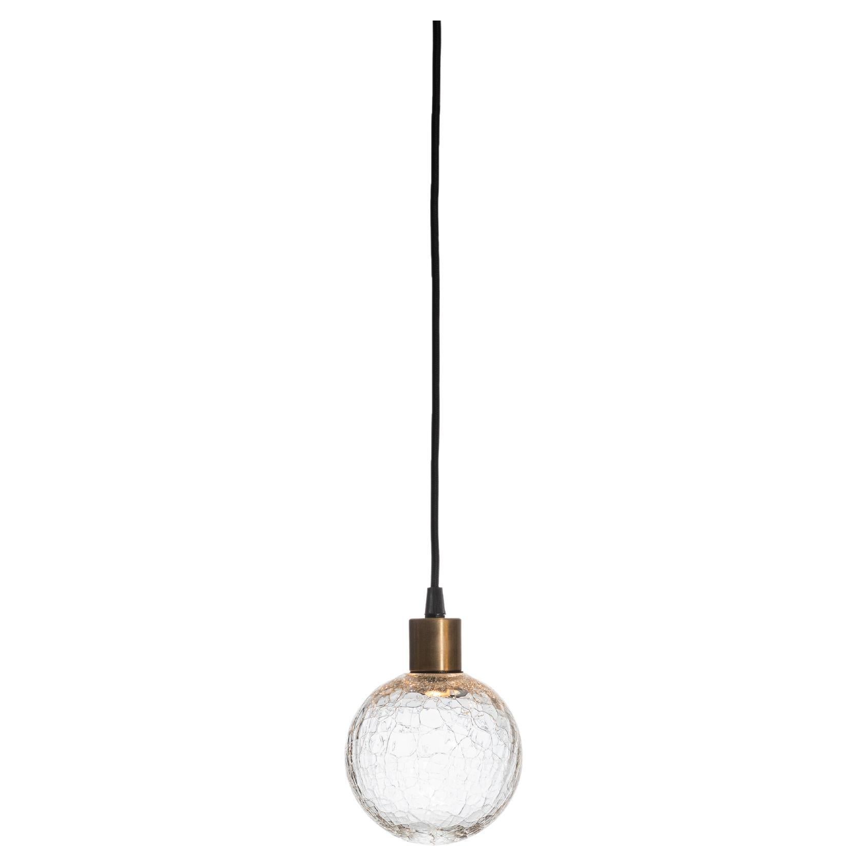 ADesignStudio Eon Sans S0 Lámpara Colgante Esférica de Cristal Craquelado c. Resplandor ambiental