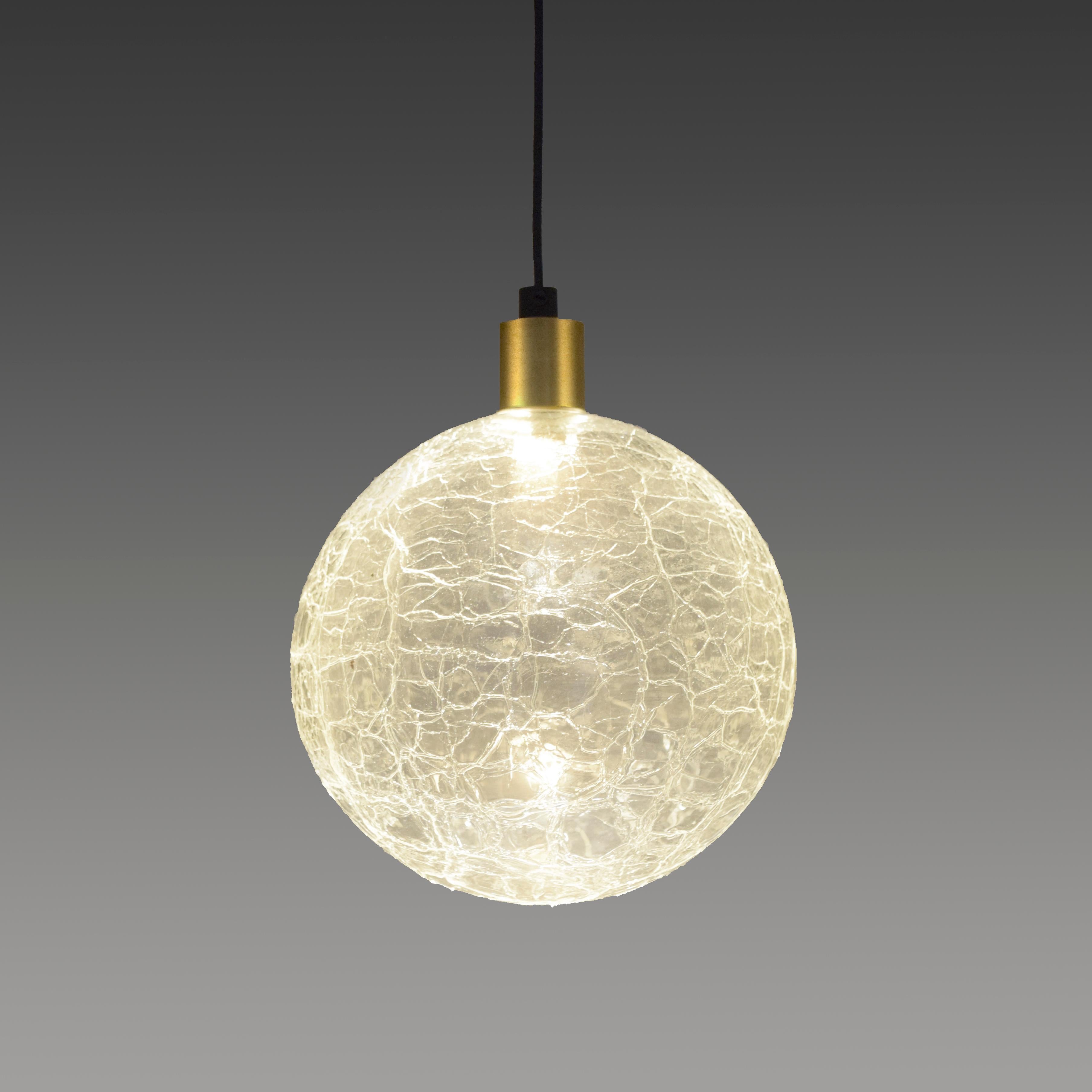 ADesignStudio Lámpara colgante Eon Sans S3 - Orbe compacto de cristal craquelado con iluminación moteada

El precio indicado refleja sólo el punto de partida. El precio final varía en función de los acabados y personalizaciones seleccionados.

La