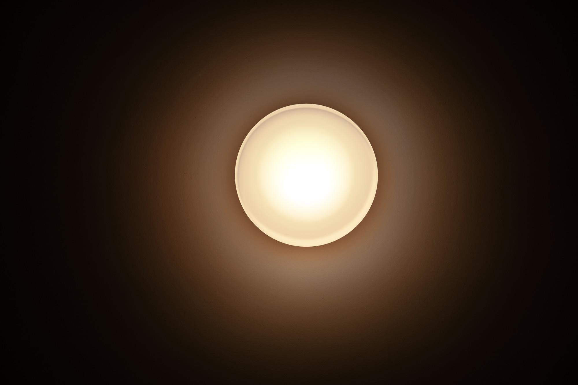 ADesignStudio Applique FlatWhite W1

Inspiré par le confort et la familiarité de votre rituel matinal, le Design/One a été conçu pour être un luminaire fonctionnel que vous apprécierez tous les jours. Subtil et discret, il apporte une lumière chaude