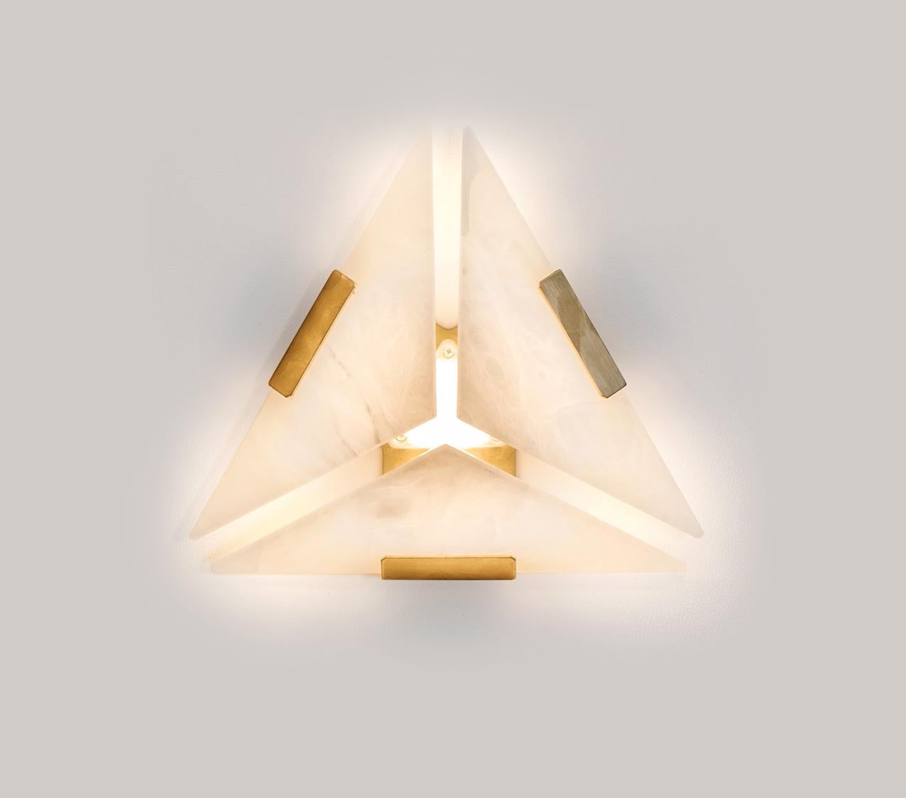 ADesignStudio Lightgarden W2 Lampada da parete
 
Il raccordo Light Garden traduce i mutevoli schemi di luce e crescita della natura in un sistema di illuminazione scultoreo. Ispirato dalla luce del sole che filtra attraverso le chiome degli alberi e