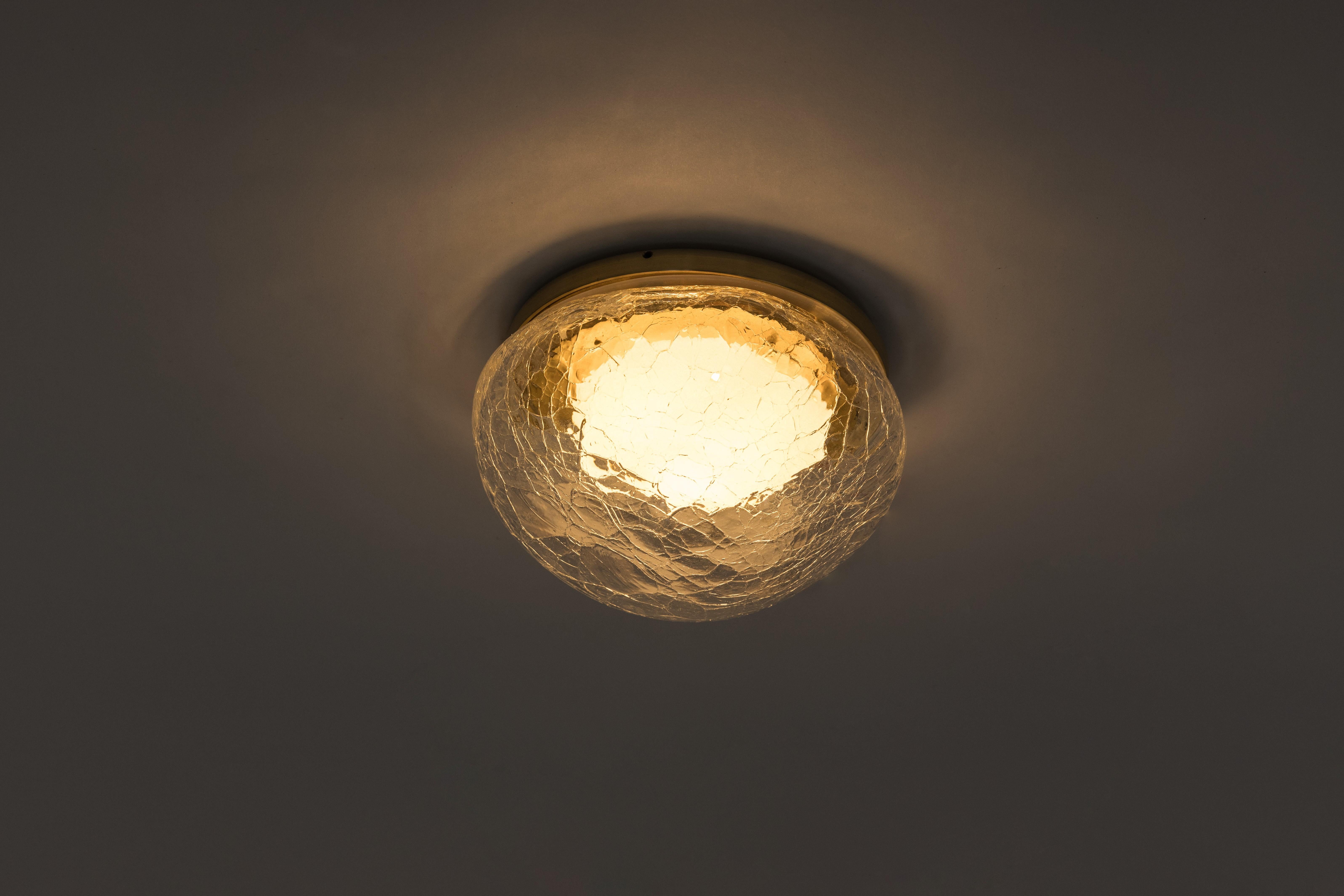 Australian ADesignStudio Roe S1 Sculptural Hand-Blown Glass Pendant Light For Sale