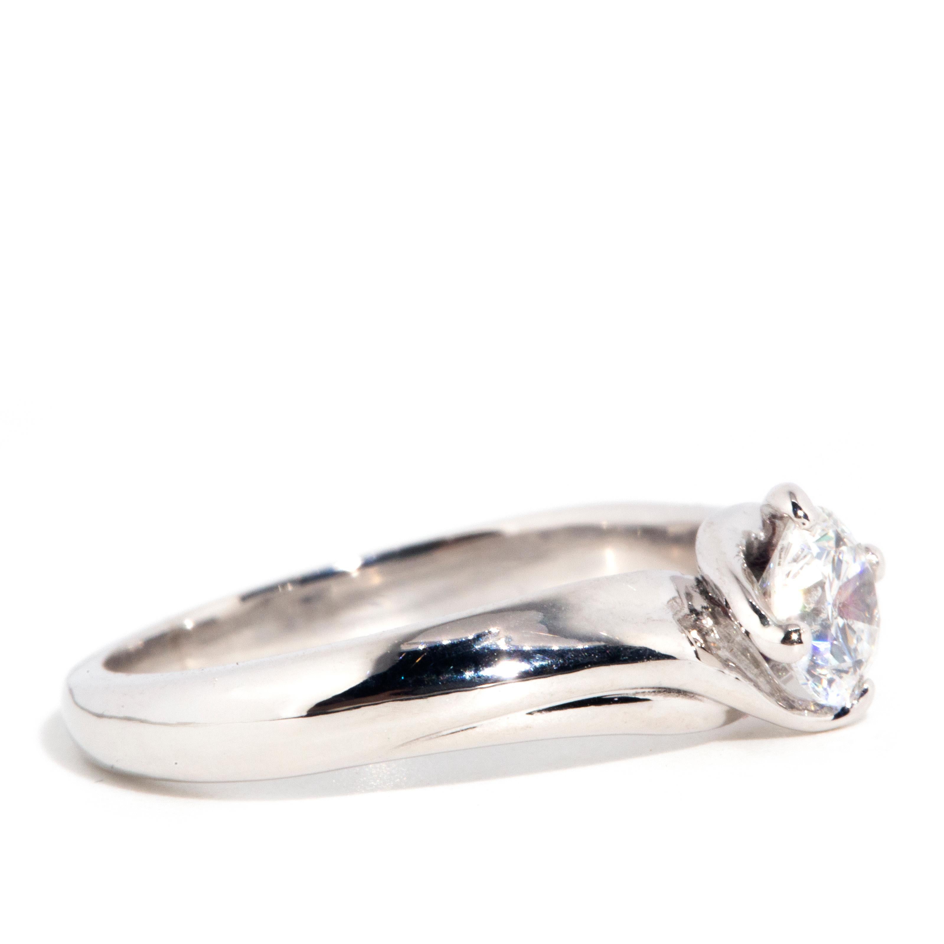 Ensemble de mariage contemporain en or blanc 18 carats avec diamants solitaires certifiés ADGL en vente 1