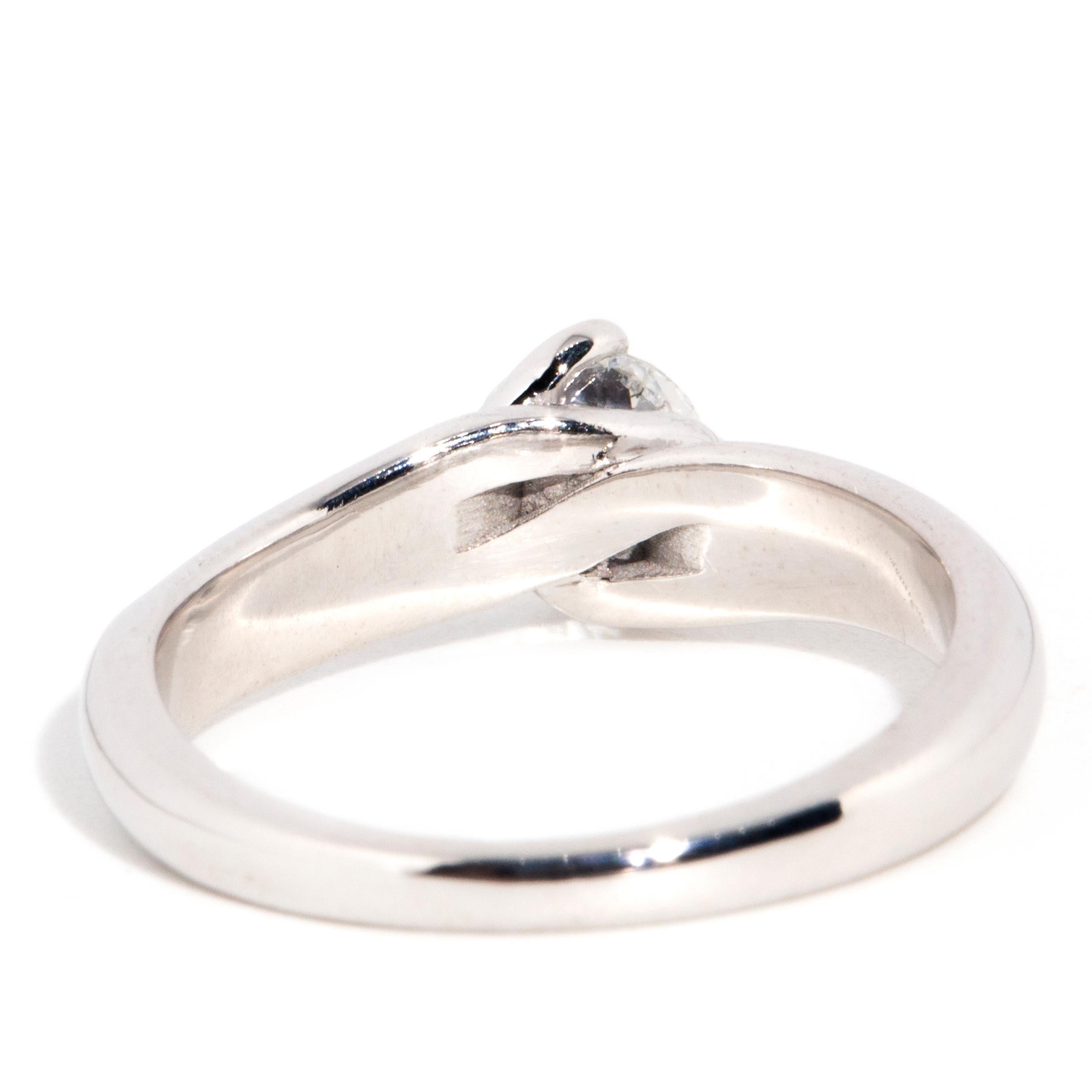 Ensemble de mariage contemporain en or blanc 18 carats avec diamants solitaires certifiés ADGL en vente 3