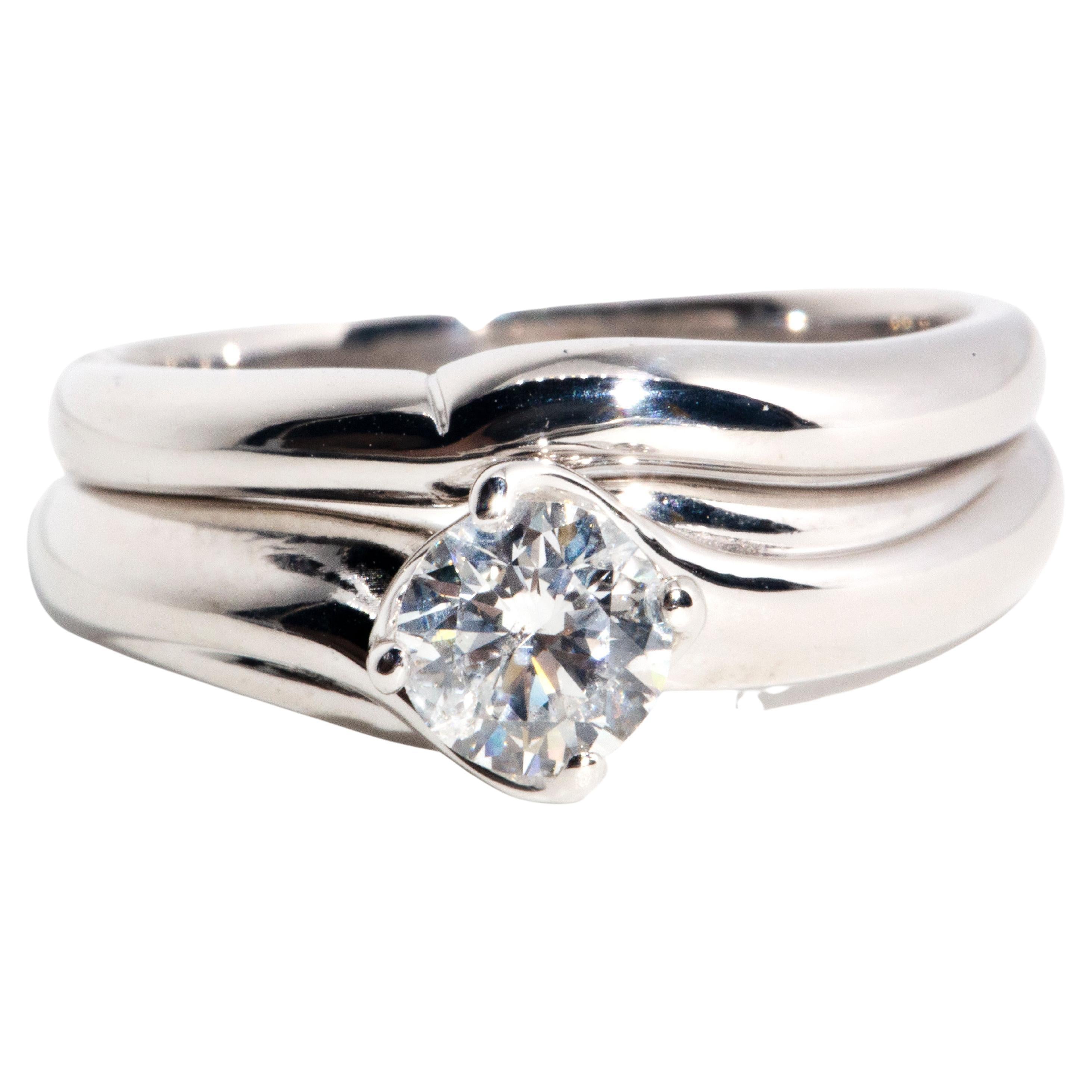 Ensemble de mariage contemporain en or blanc 18 carats avec diamants solitaires certifiés ADGL en vente