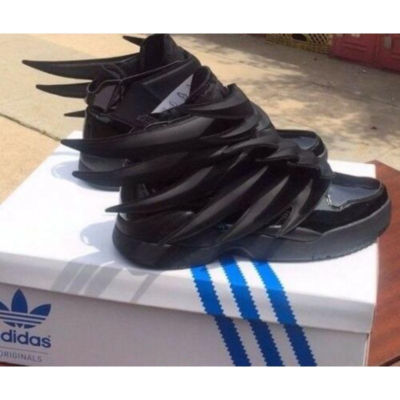 Adidas Originals Obyo Jeremy Scott Wings 3.0 Nero Cavaliere Oscuro Batman Sneakers in vendita 15