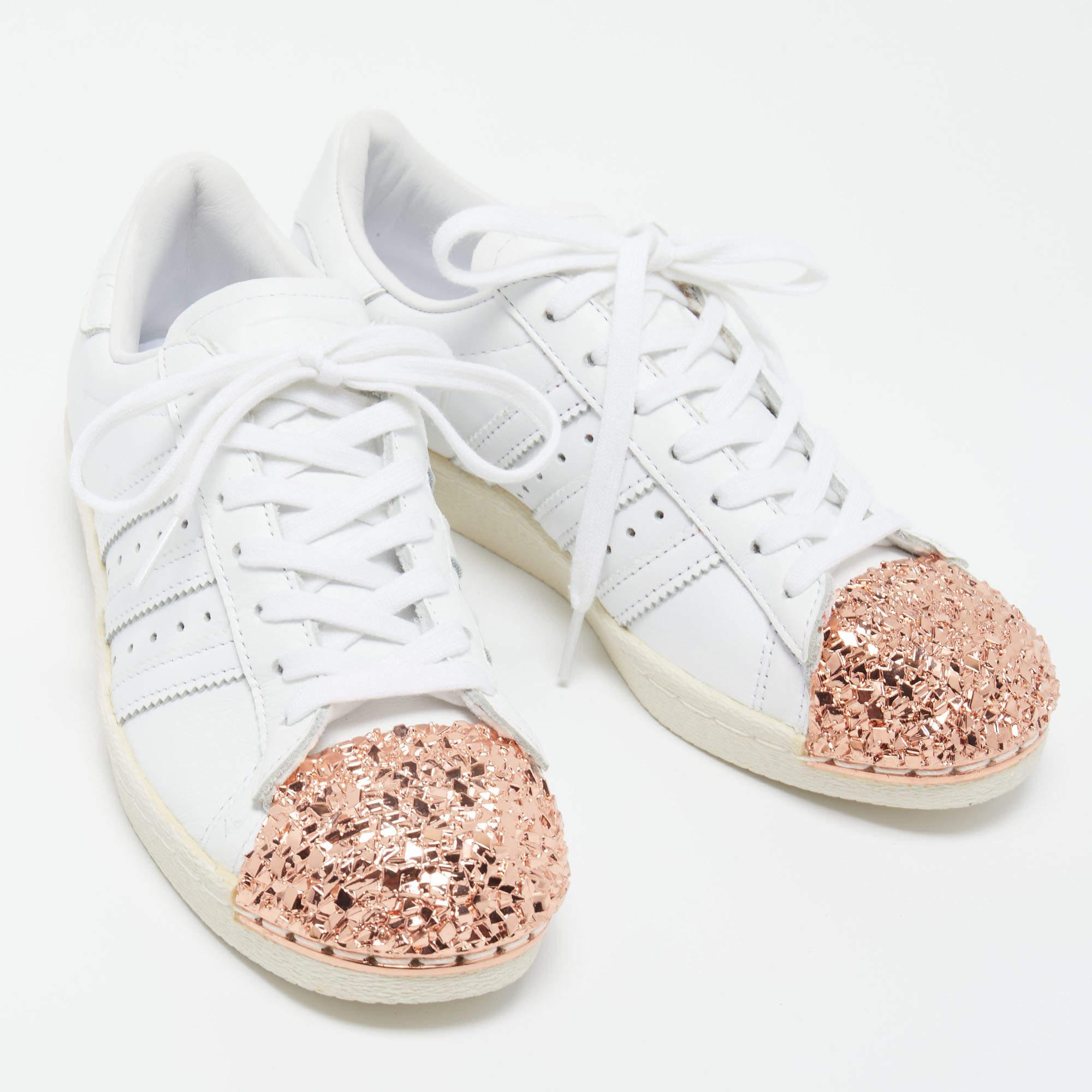Adidas White/Pink Leather and Metal Superstar Sneakers Size 37.5 In Excellent Condition In Dubai, Al Qouz 2