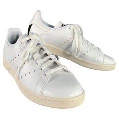 Baskets basses ADIDAS x STELLA McCARTNEY, taille US 8,5, en cuir blanc avec motif étoile