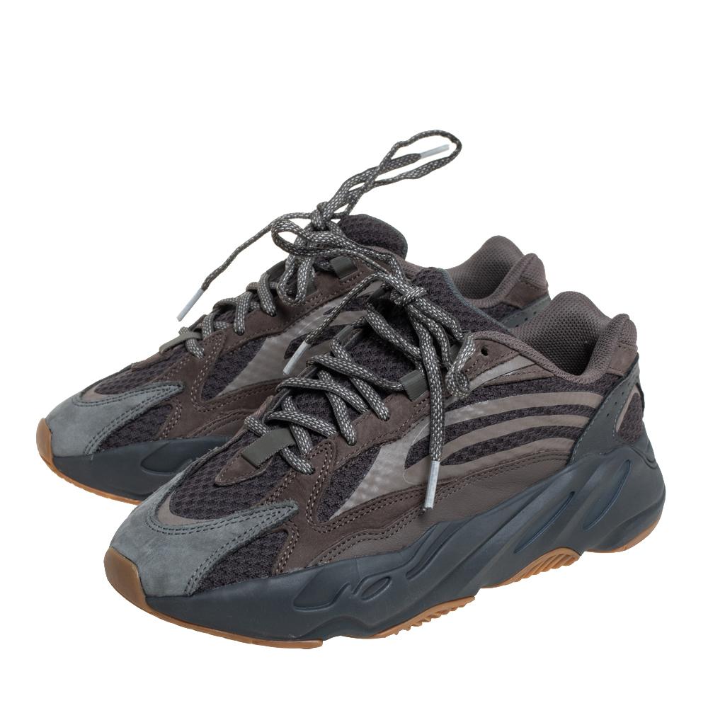 Yeezy 700 cheap laces