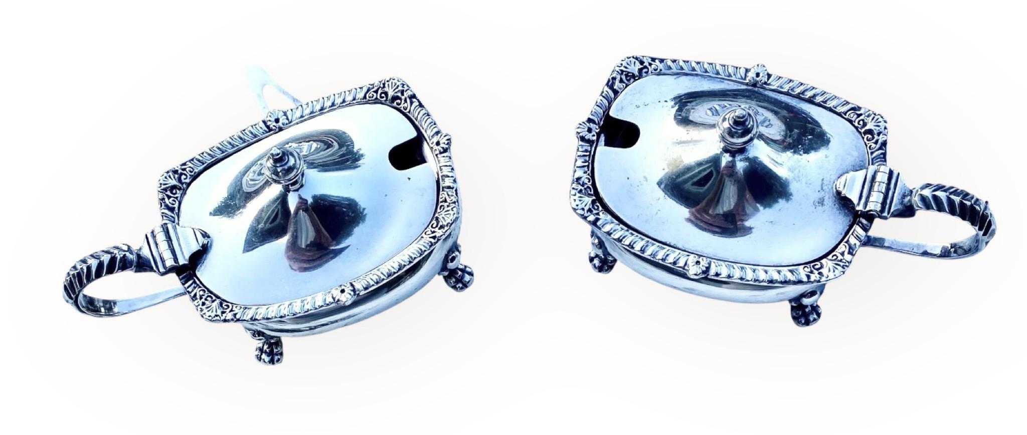Saleros Adie Bros Ltd Birmingham Con Revestimiento De Vidrio Cobalto Silver en venta