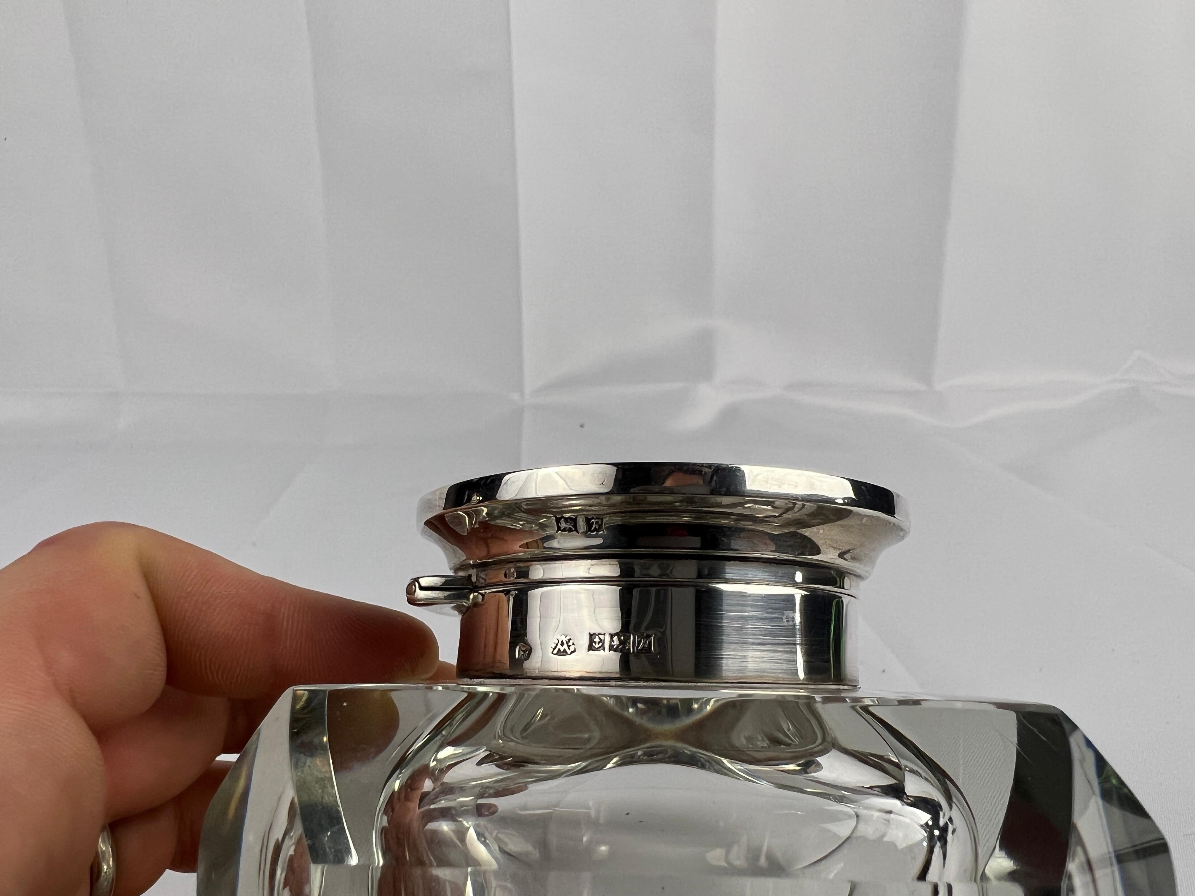 Argent sterling Pot ou encrier de toilette Adie Brothers Ltd, en argent sterling et cristal, vers 1955 en vente