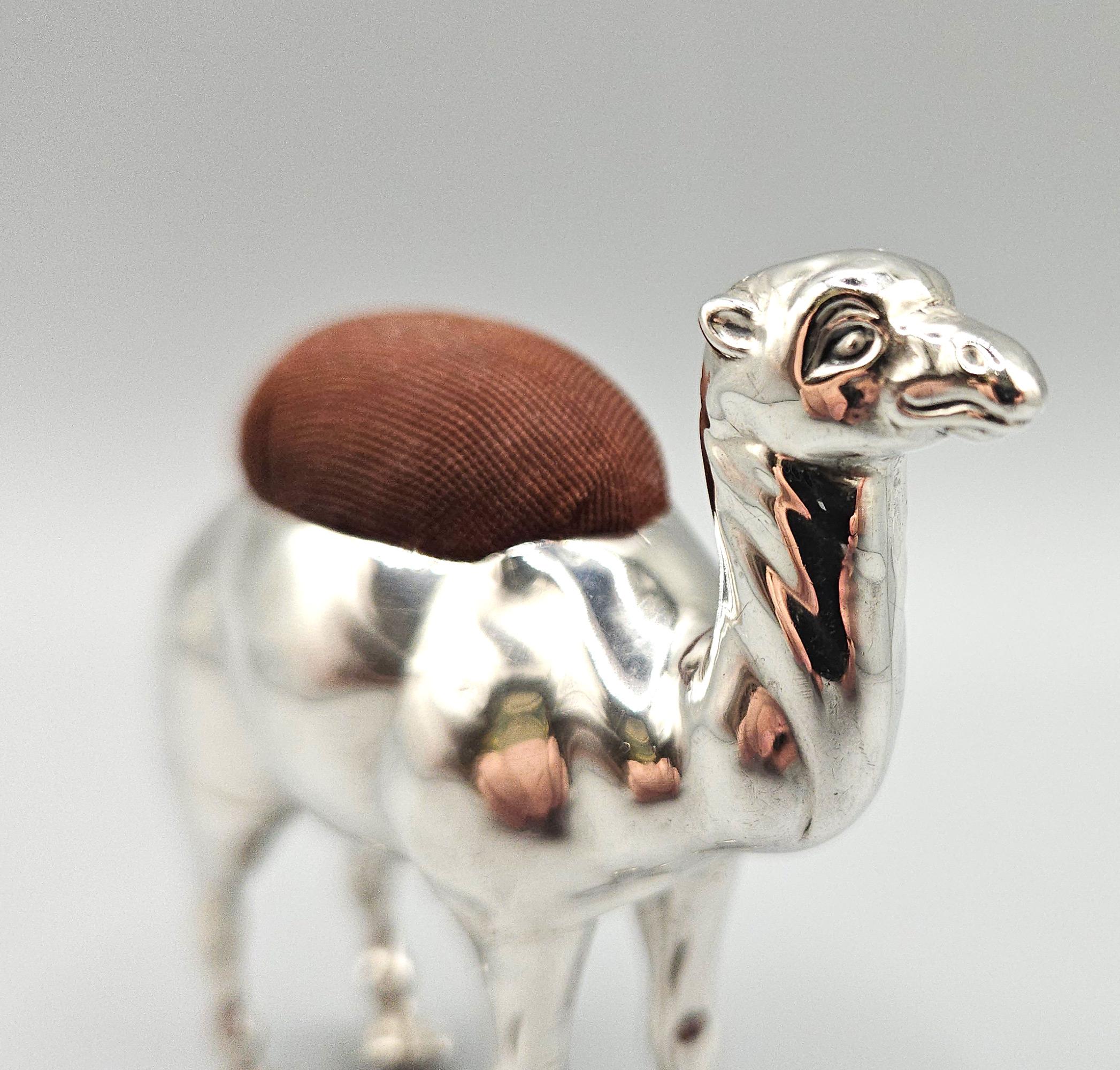 Cuscino a forma di cammello grande in argento sterling di Adie & Lovekin, Birmingham, Regno Unito, 1906 in vendita 4