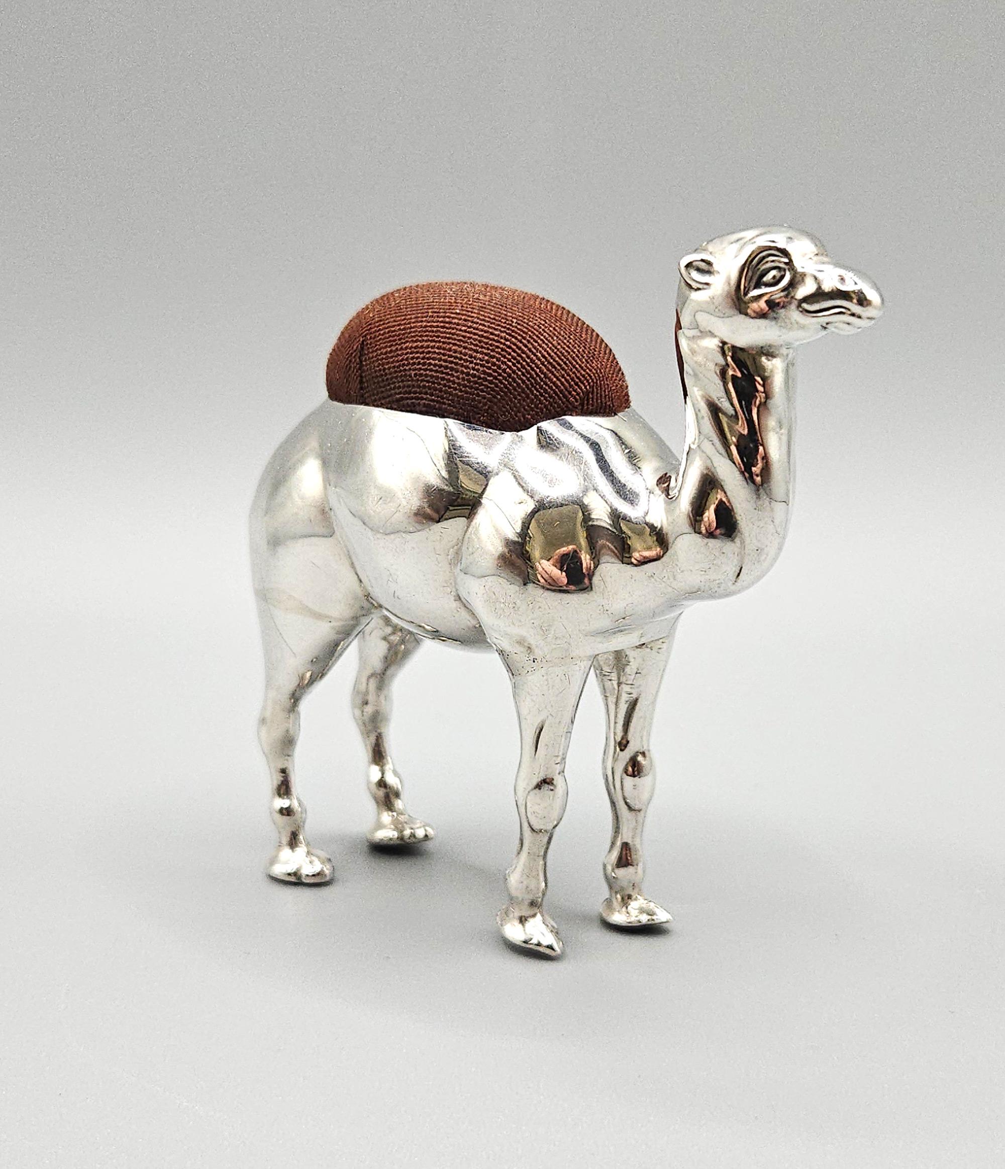 Cuscino a forma di cammello grande in argento sterling di Adie & Lovekin, Birmingham, Regno Unito, 1906 in vendita 6
