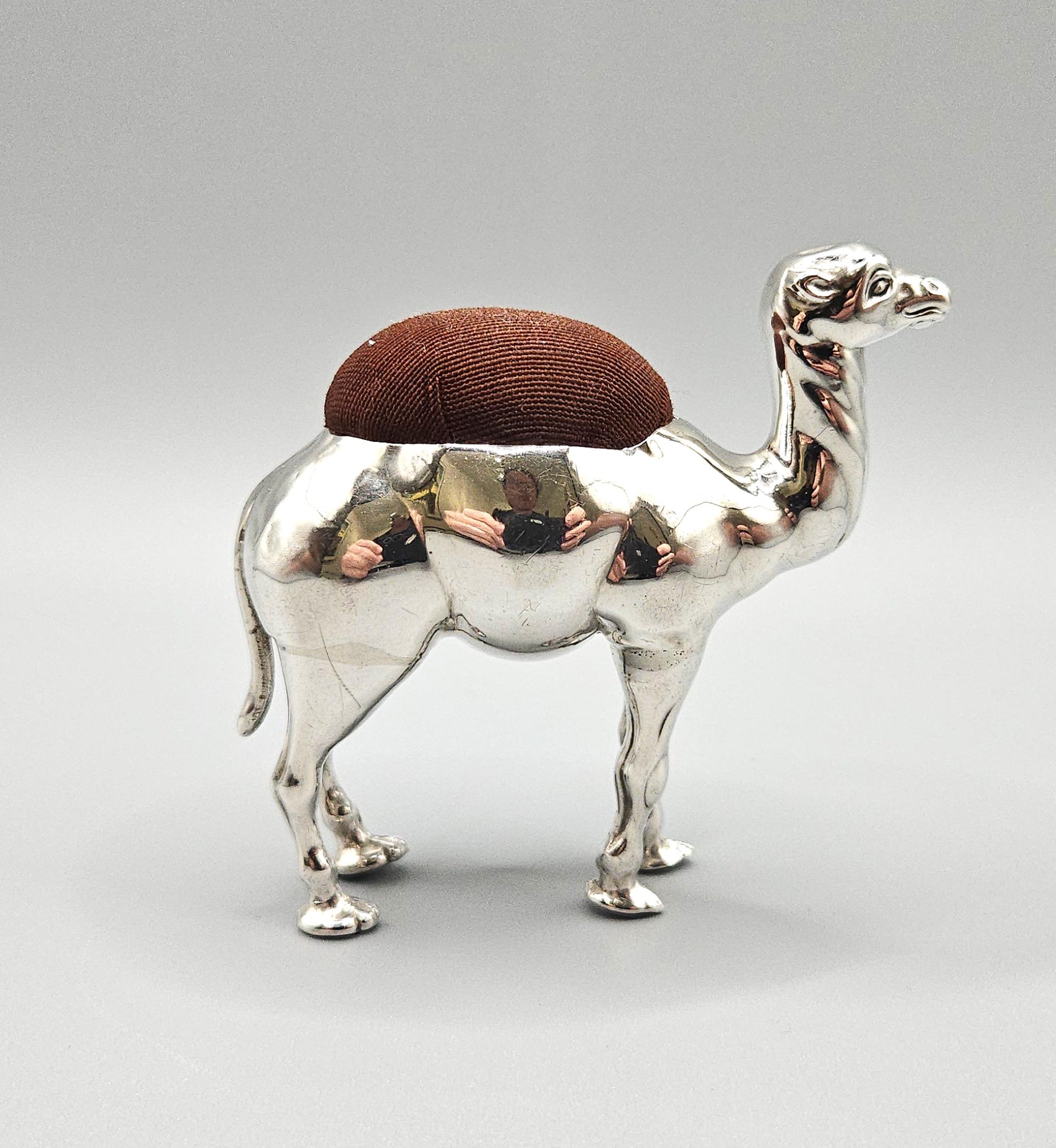 Cuscino a forma di cammello grande in argento sterling di Adie & Lovekin, Birmingham, Regno Unito, 1906 in vendita 7