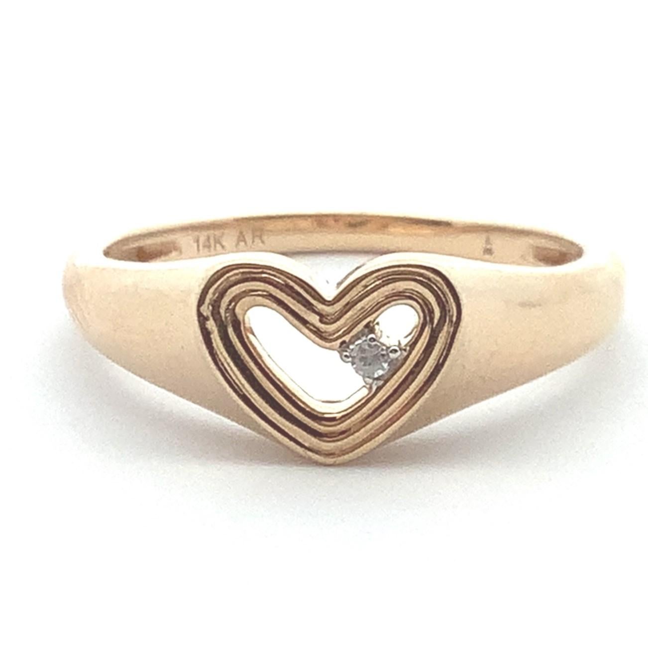 Adina Reyter One of a Kind Groovy Heart Signet Ring - Y14

14k yellow gold heart signet ring with prong-set diamond.

Measurements: Ring size 6, 9mm at it's widest

Total Diamond Carat Weight: 0.14 CT

