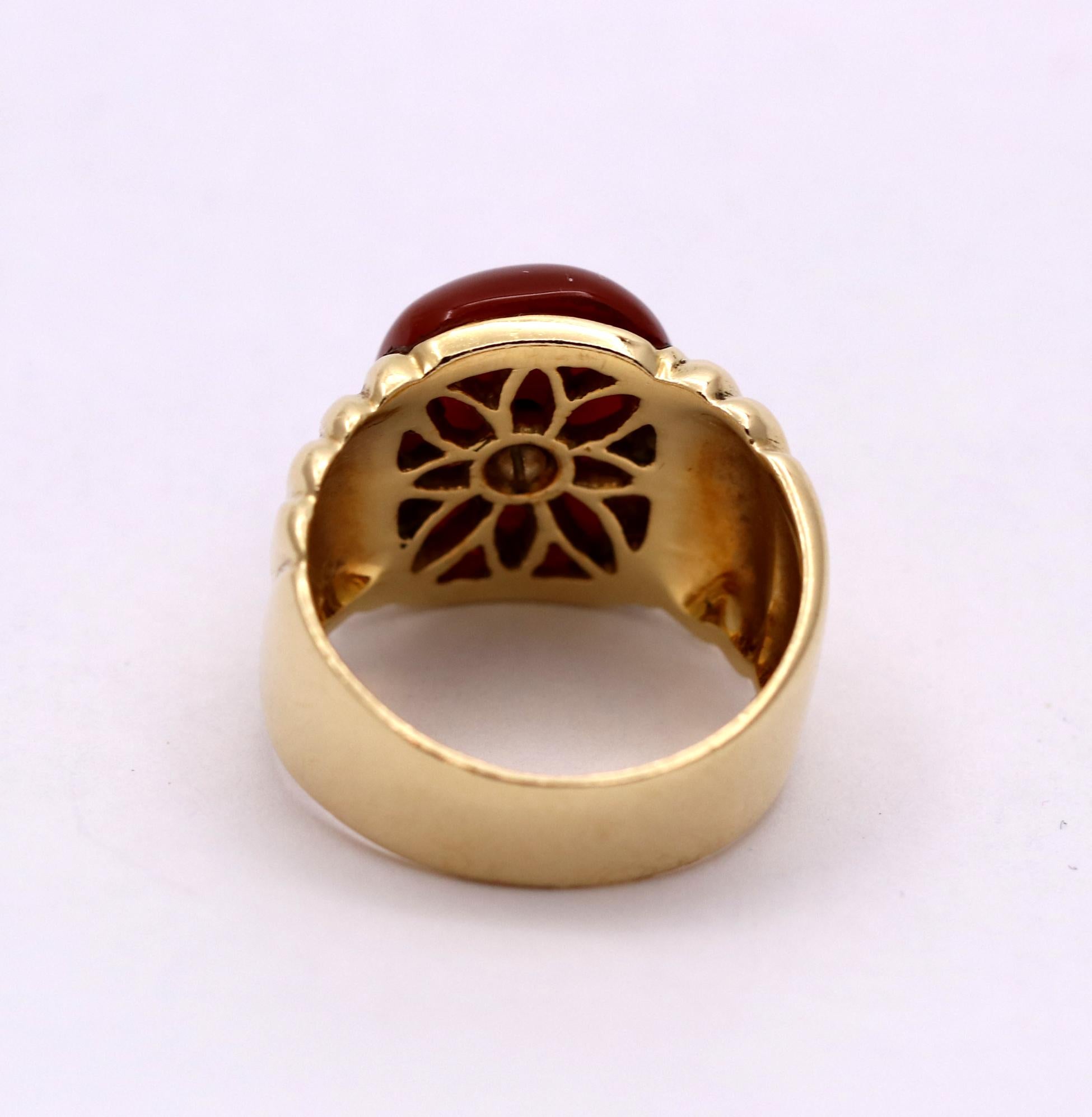Adioro Gold Ring with Carnelian and Diamonds In Good Condition In Palm Beach, FL