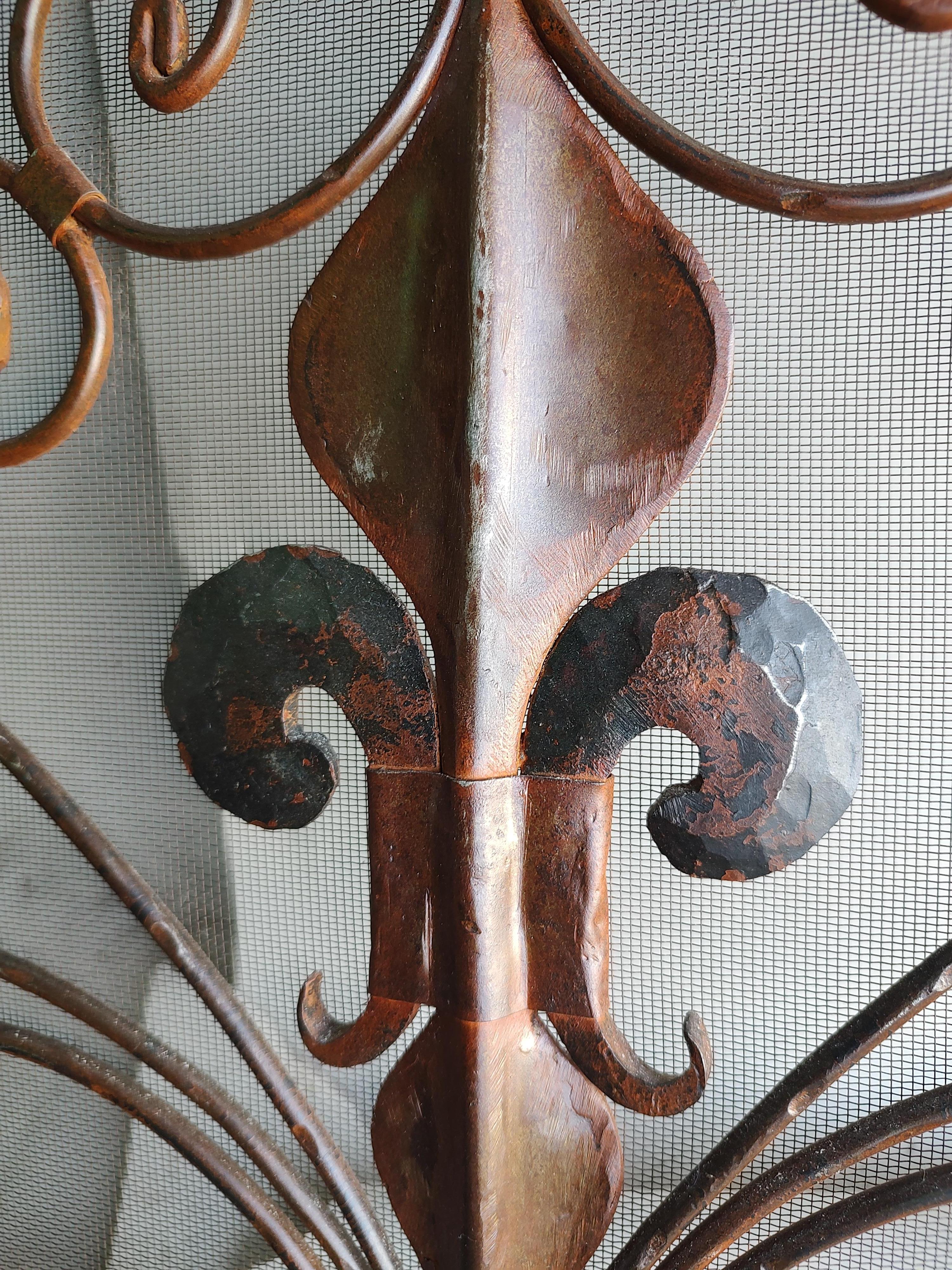 Adirondack Arts & Crafts Style Hand Wrought Iron Fireplace Screen C1975 In Good Condition In Port Jervis, NY
