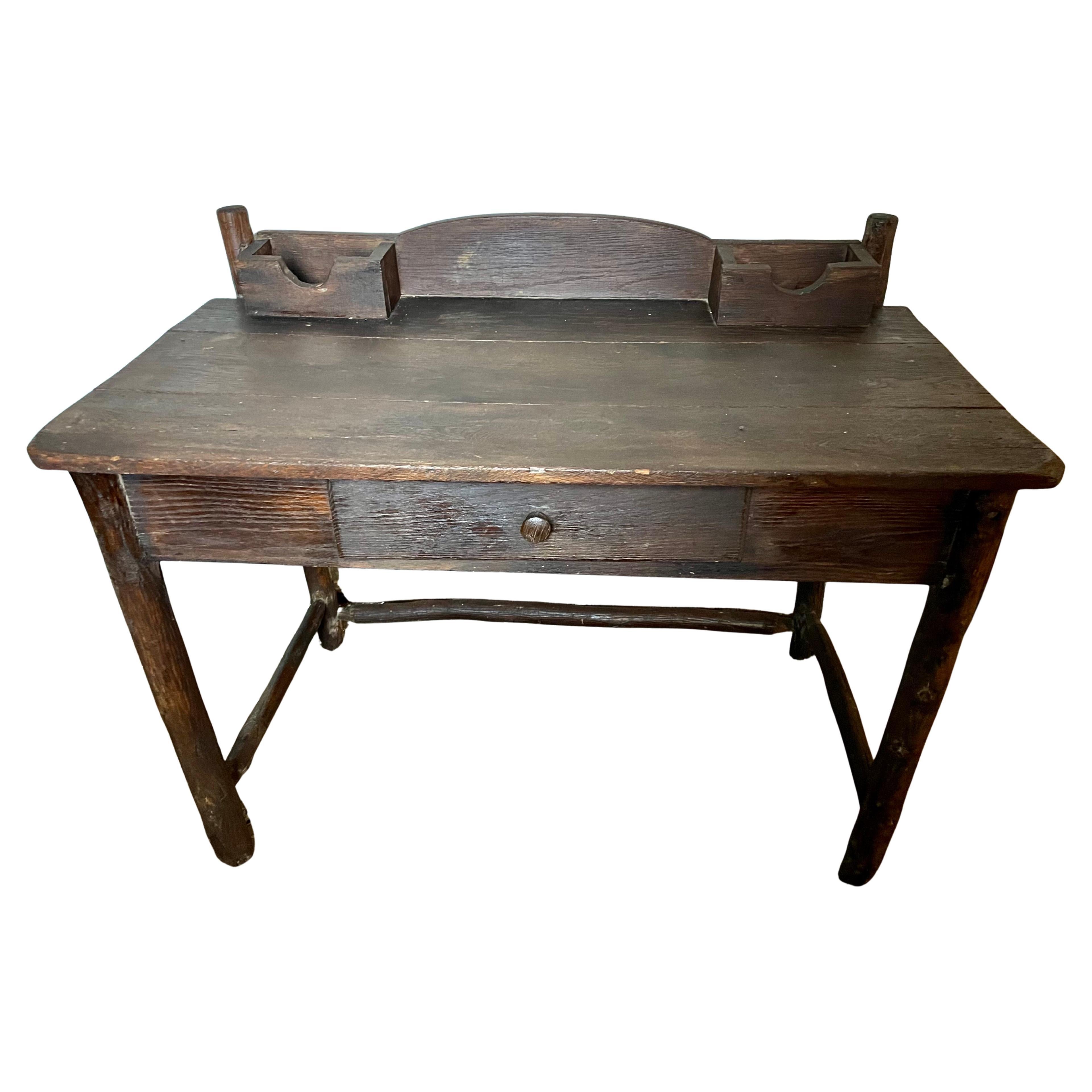 Bureau d'écriture fait main avec une branche d'Adirondack Porte-lettres Cabine Primitive Country en vente