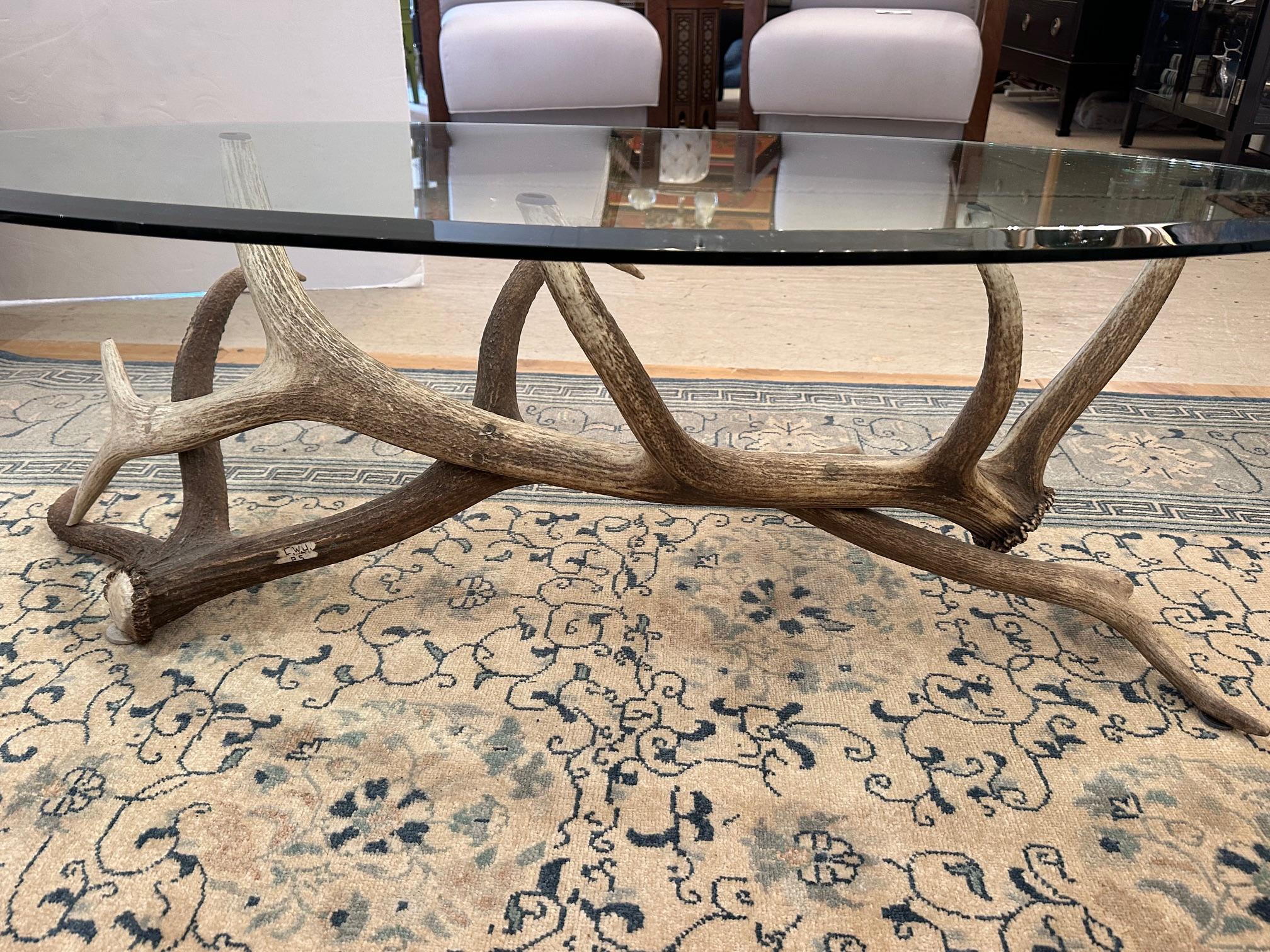 Rustique Table basse en bois d'élan et verre ovale Adirondack Chic en vente