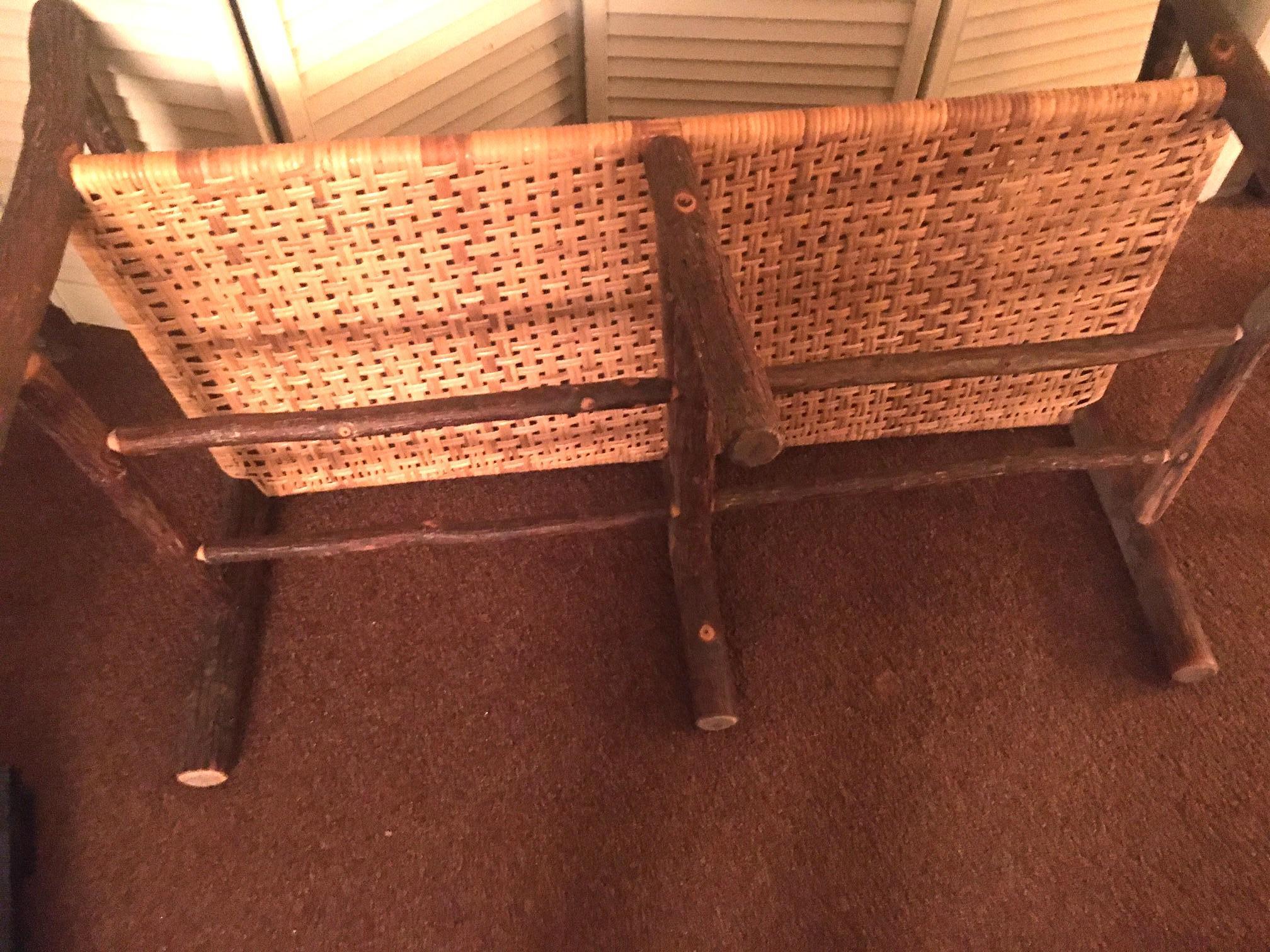 20ième siècle Banc long Adirondack Hickory avec siège en rotin en vente