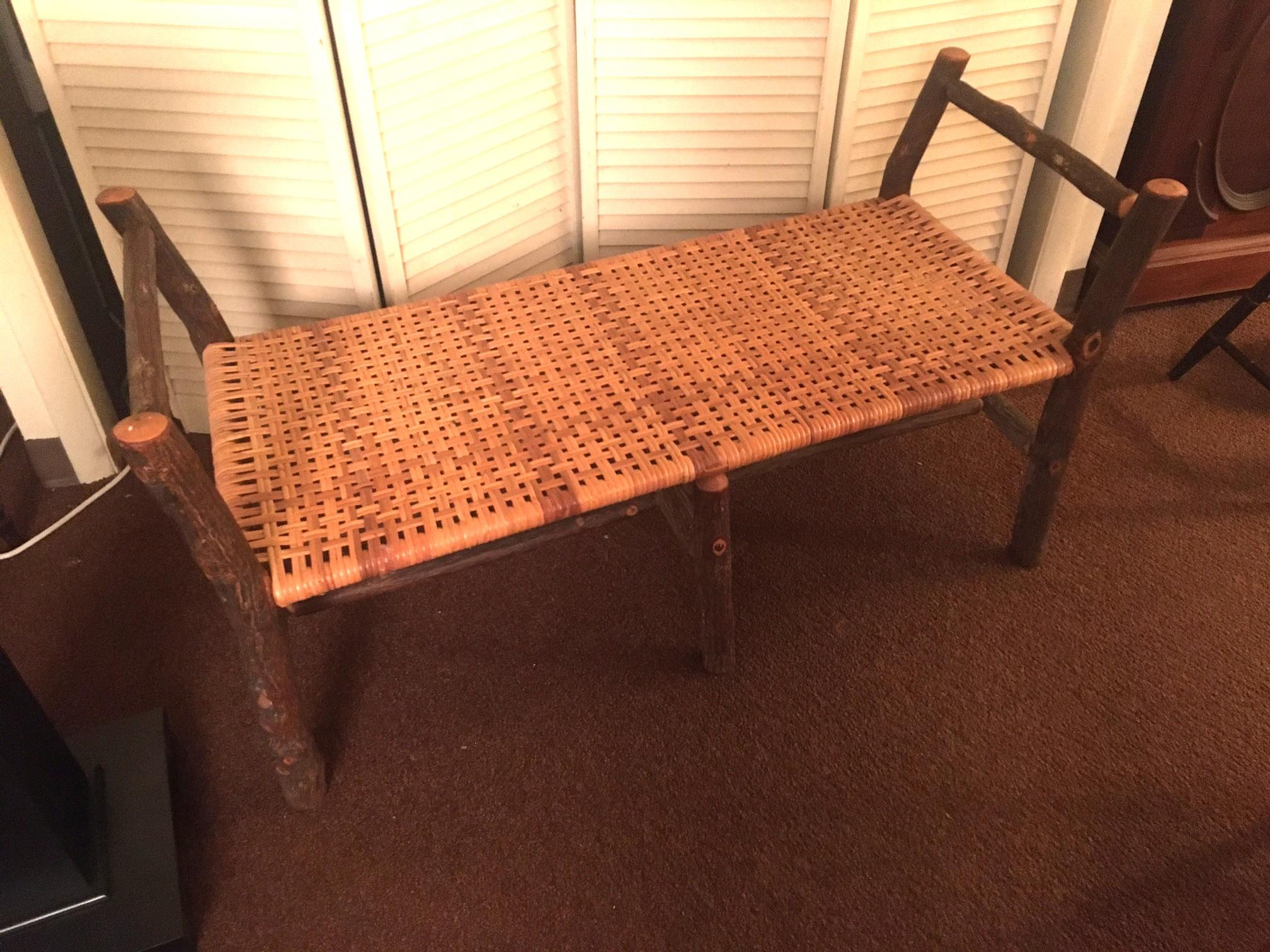 Banc long Adirondack Hickory avec siège en rotin en vente 1