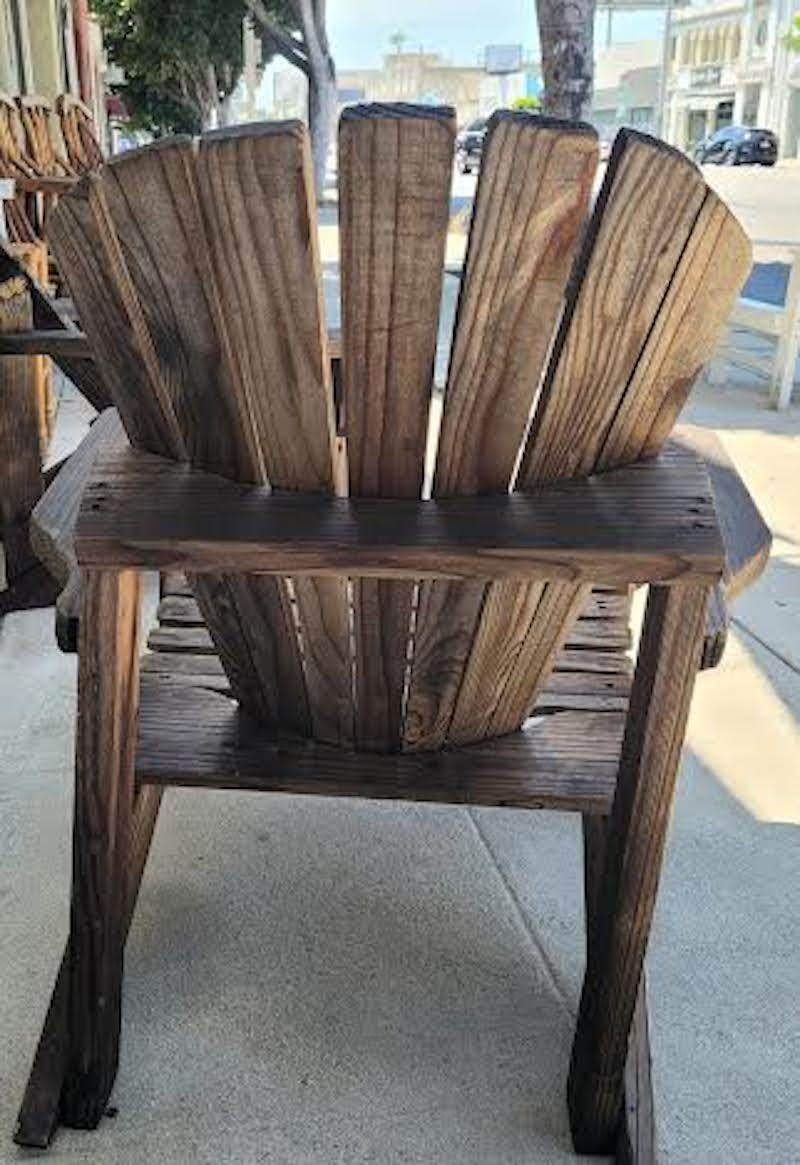 Paire de chaises à haut dossier Adirondack Bon état - En vente à Los Angeles, CA