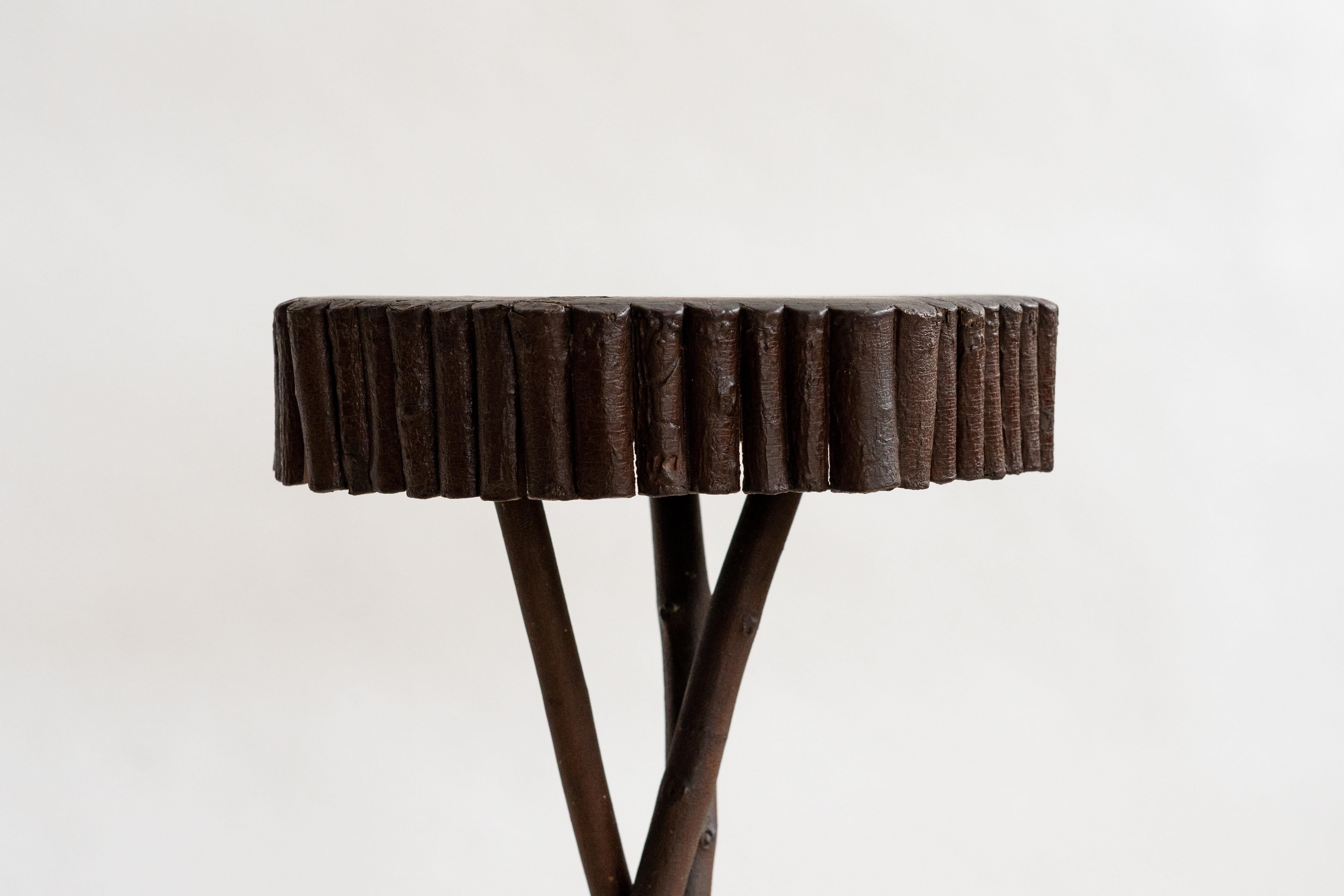 Peint à la main Table d'appoint octogonale Twig d'Adirondack en vente