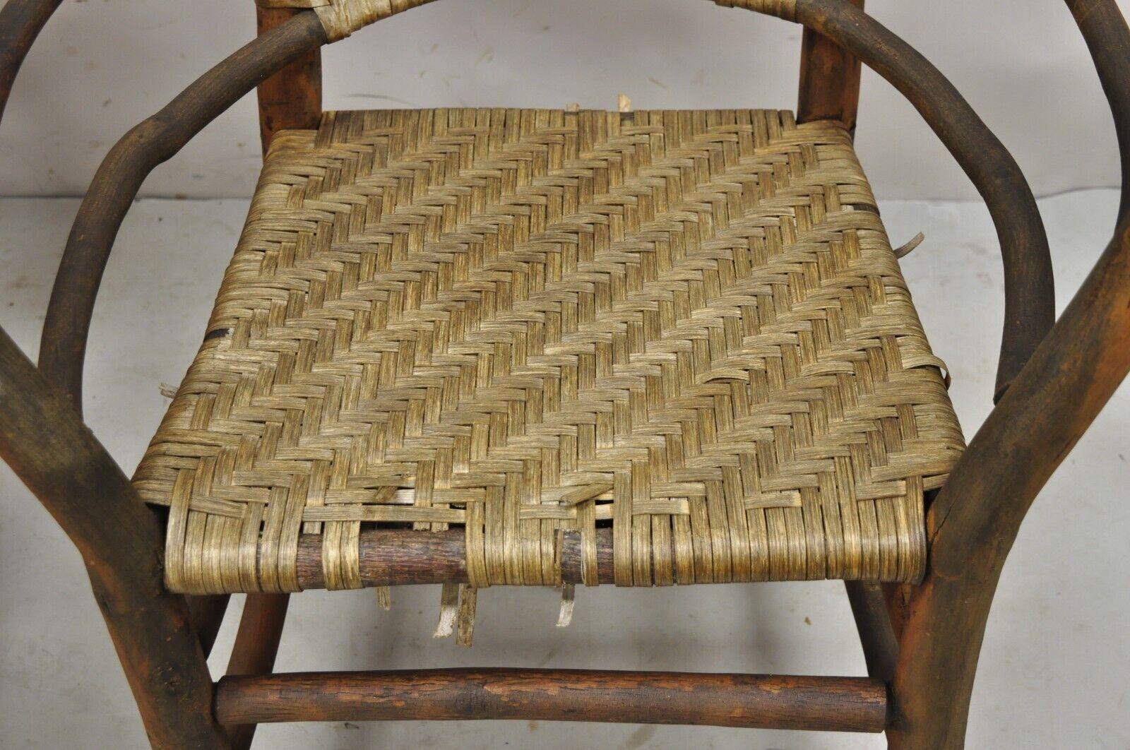 Paire de fauteuils de salon Adirondack en rotin avec cadre en bois de branche d'arbre de style vieux pacanier en vente 6
