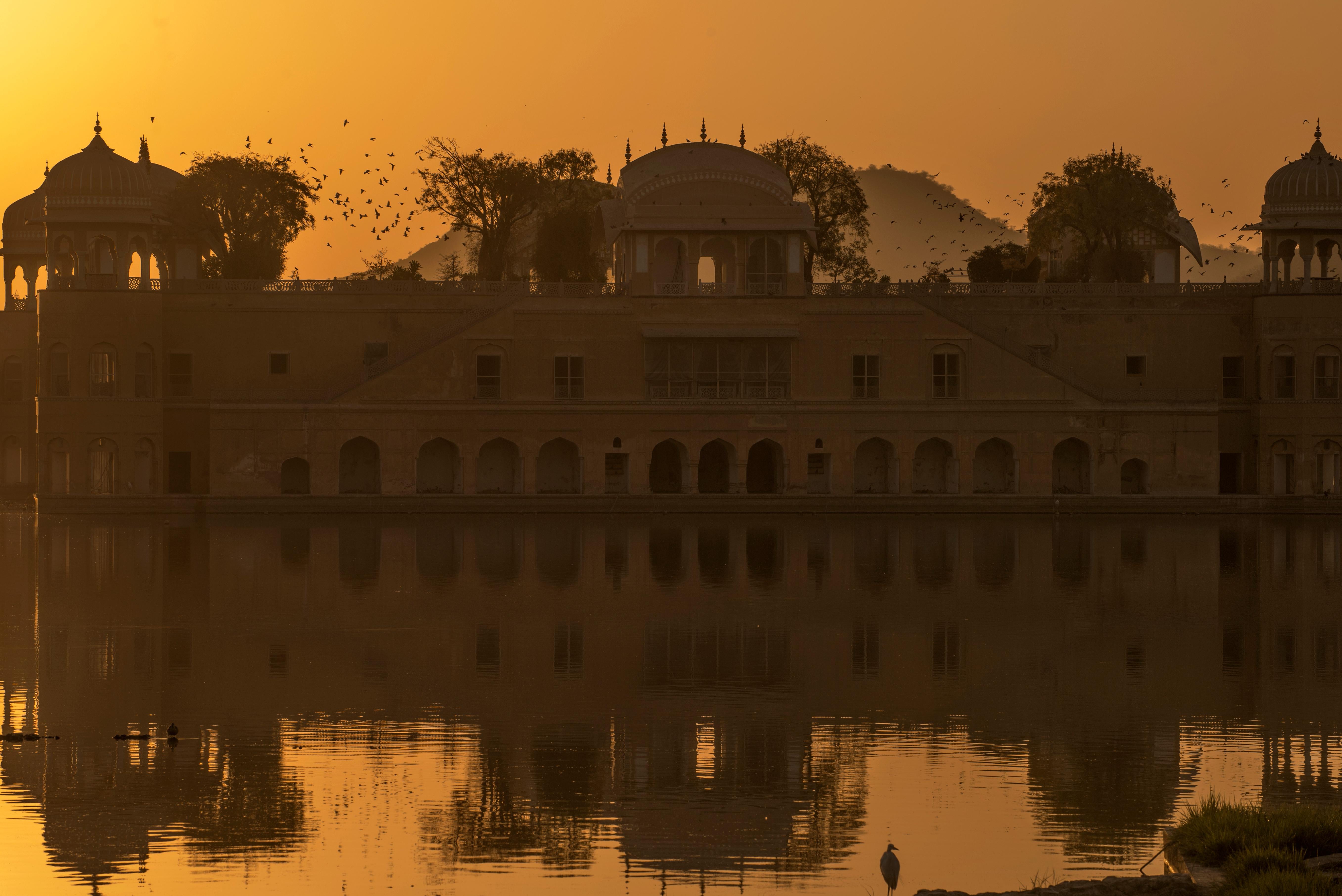 Große Landschaft Indien Heritage Lake Nature Wildlife Vögel Sonnenuntergang Orange