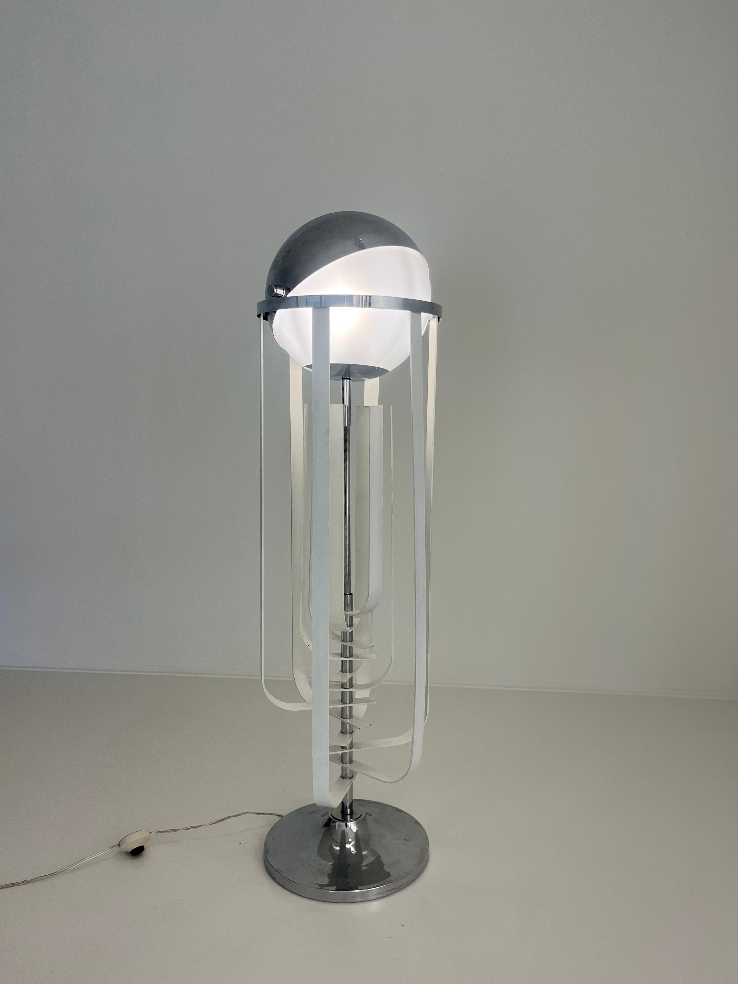 Adjustable 1970's Zonca space age style floor lamp In Good Condition For Sale In Diest, BE