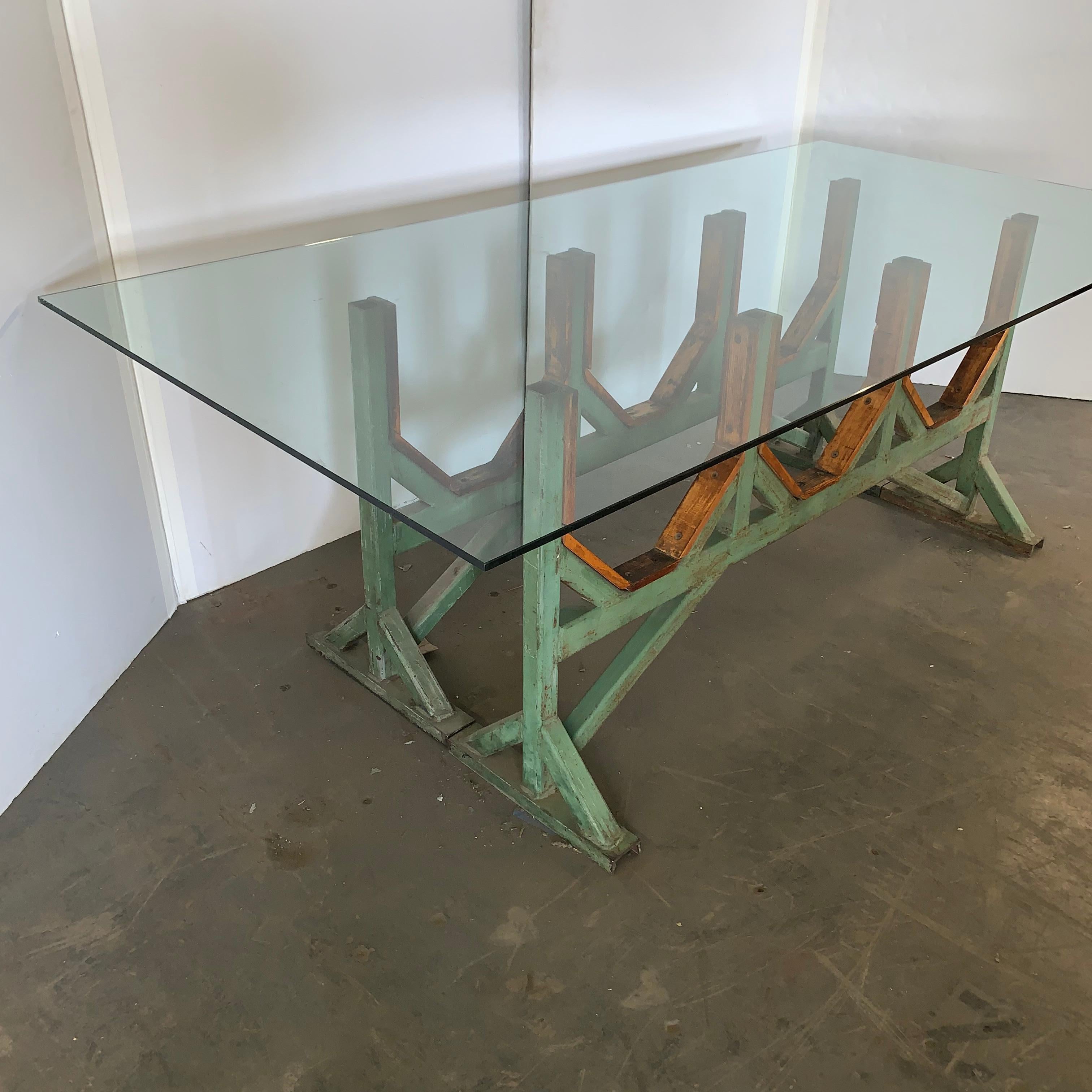 Zwei anpassbare industrielle Tischgestelle aus Metall und Holz für Esszimmer im Angebot 5