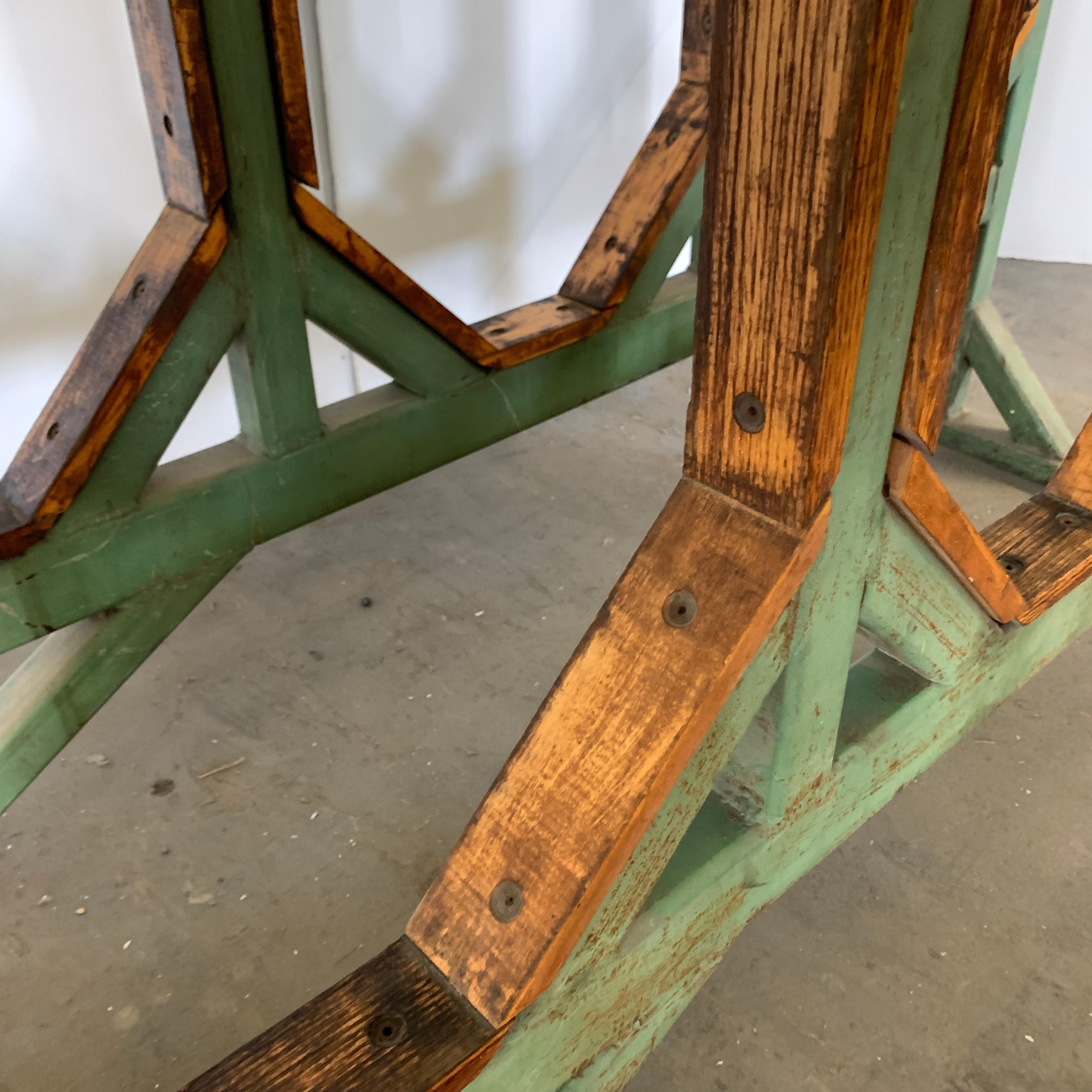 Zwei anpassbare industrielle Tischgestelle aus Metall und Holz für Esszimmer im Angebot 6
