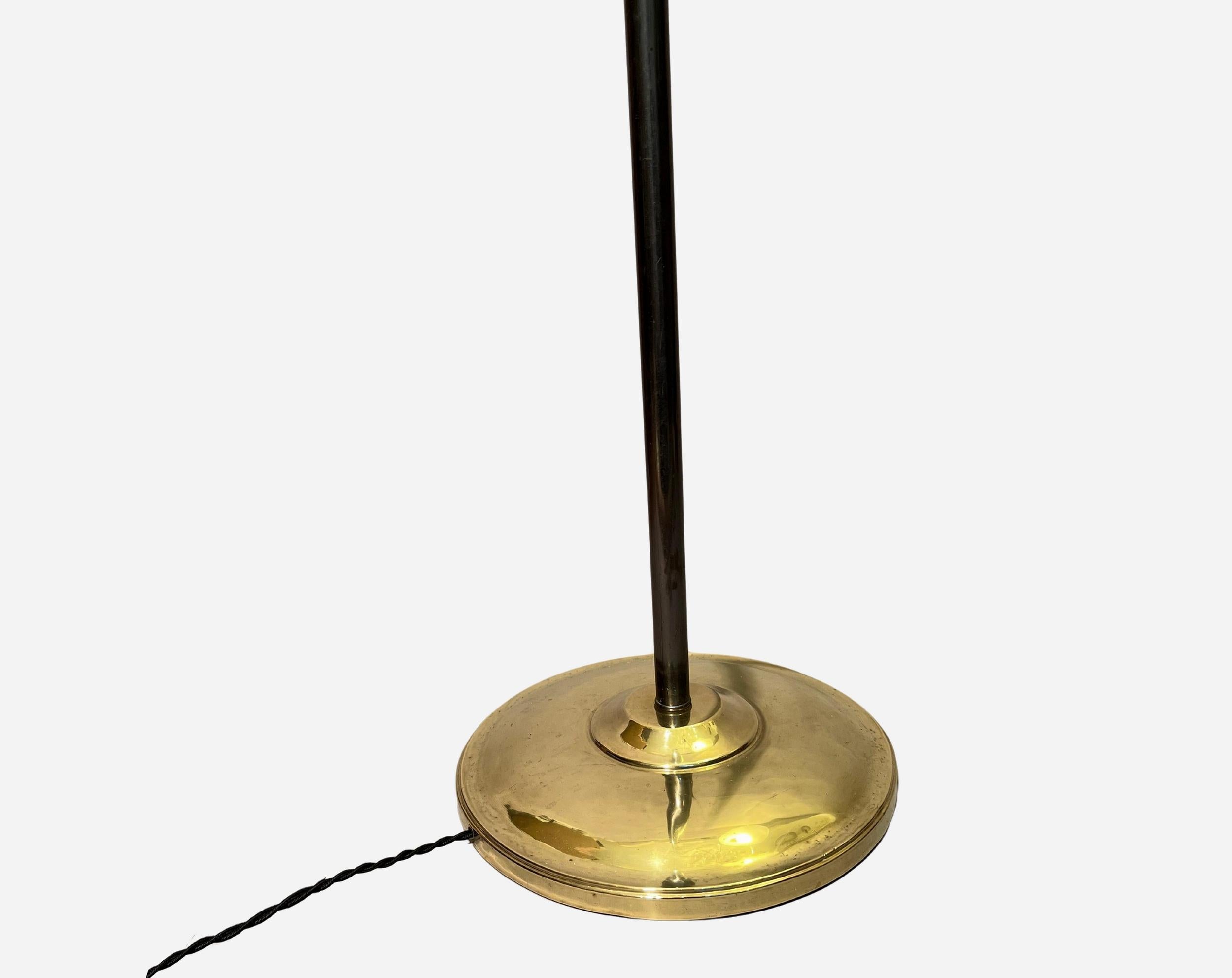 Lampada da terra regolabile ed estensibile, di Maison Arlus, Parigi, Francia, circa 1950 In condizioni buone in vendita a Paris, FR