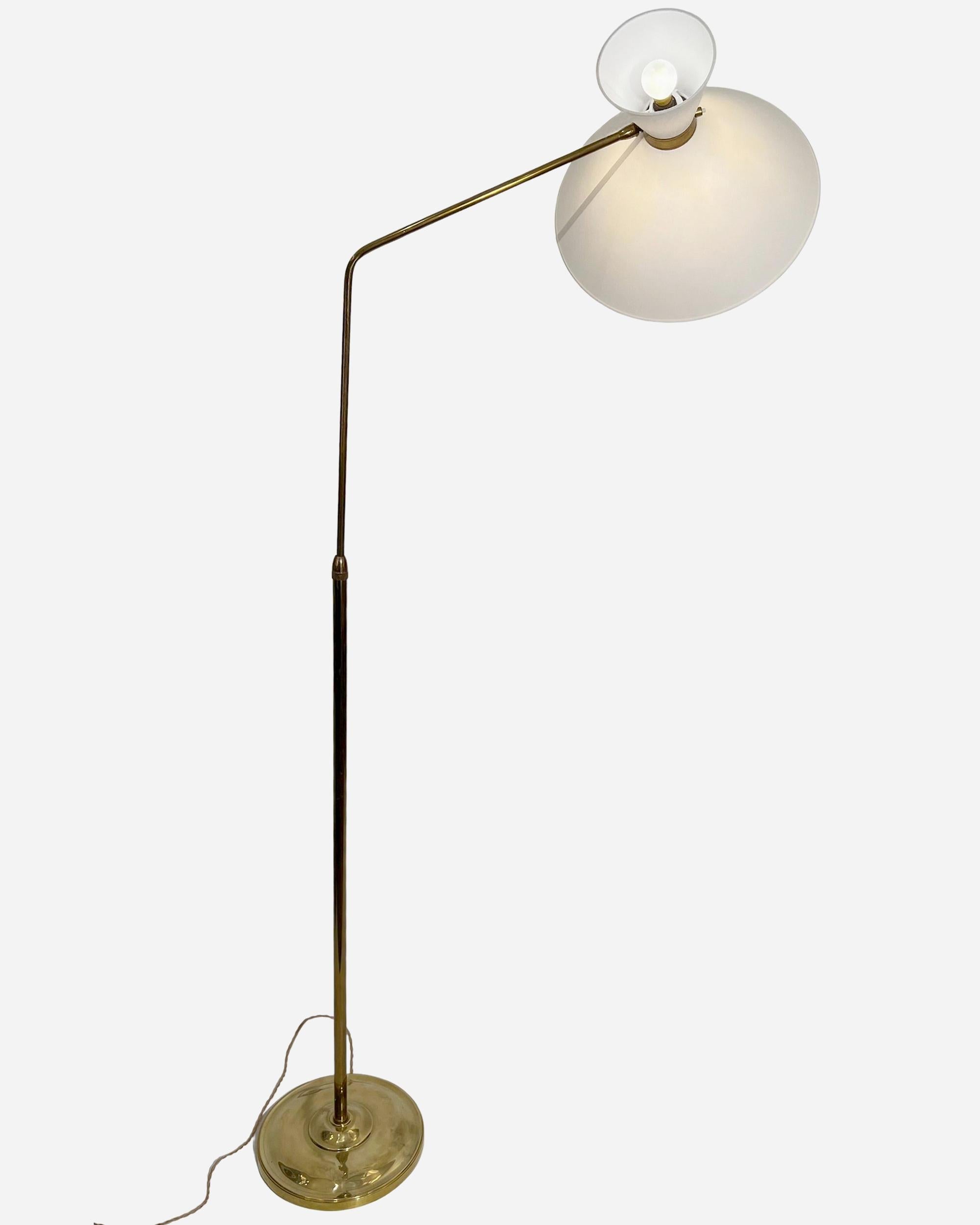 Francese Lampada da terra regolabile ed estensibile, di Maison Lunel, Parigi, Francia, circa 1950 in vendita