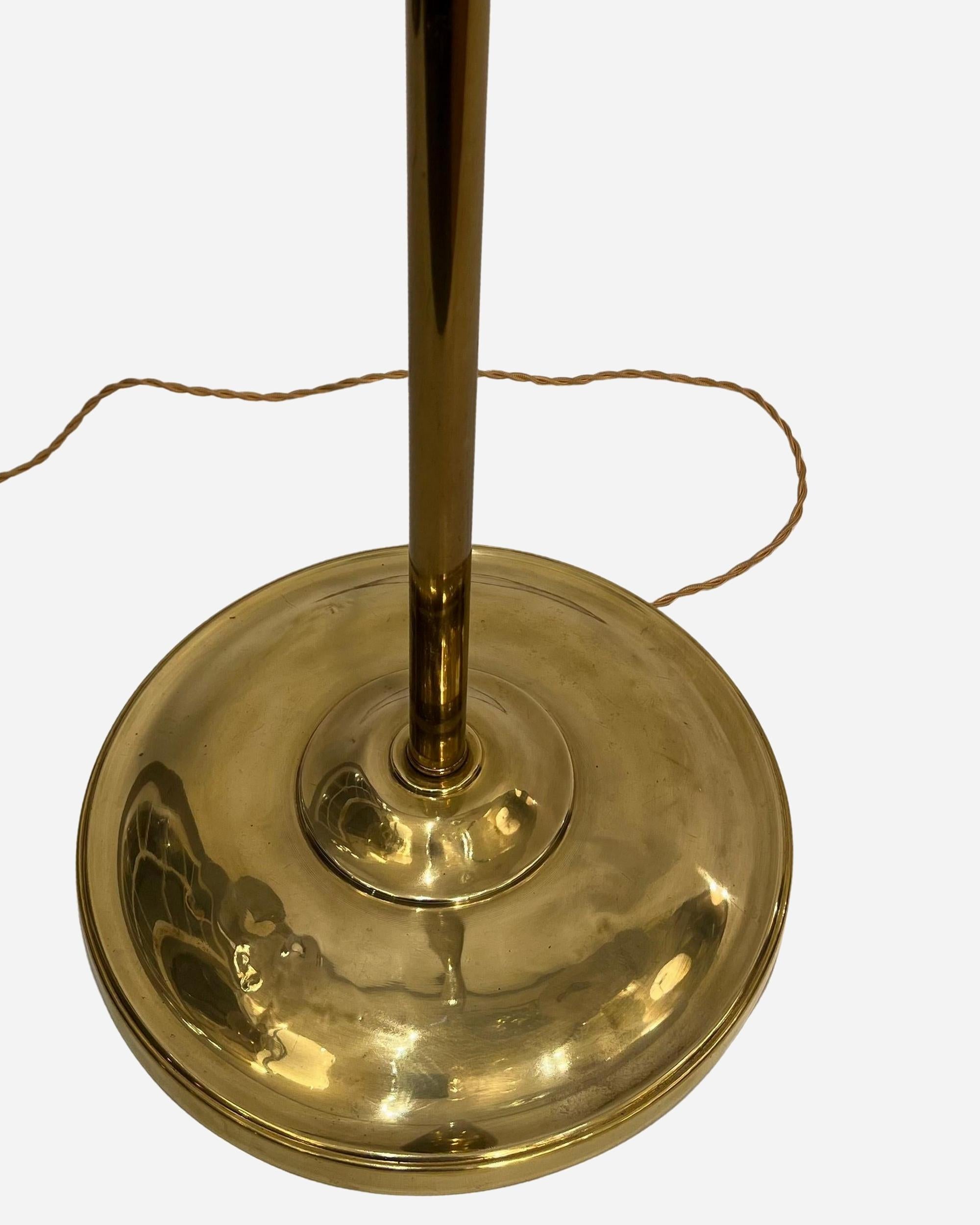 Metà XX secolo Lampada da terra regolabile ed estensibile, di Maison Lunel, Parigi, Francia, circa 1950 in vendita