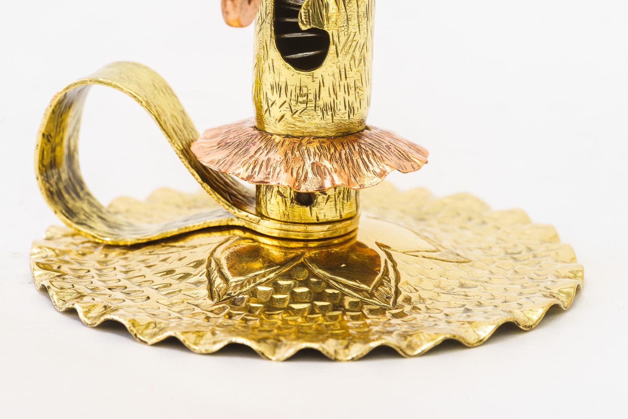 Martellato Portacandele art déco regolabile e portatile in rame e ottone di Vienna degli anni '20 circa in vendita