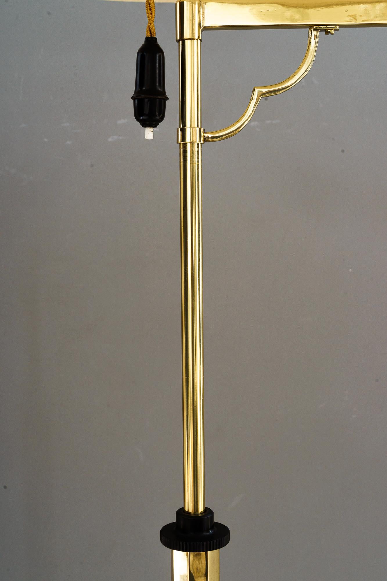 Verstellbare und schwenkbare Art-Déco-Stehlampe mit Stoffschirm Vienna 1920er Jahre im Angebot 4