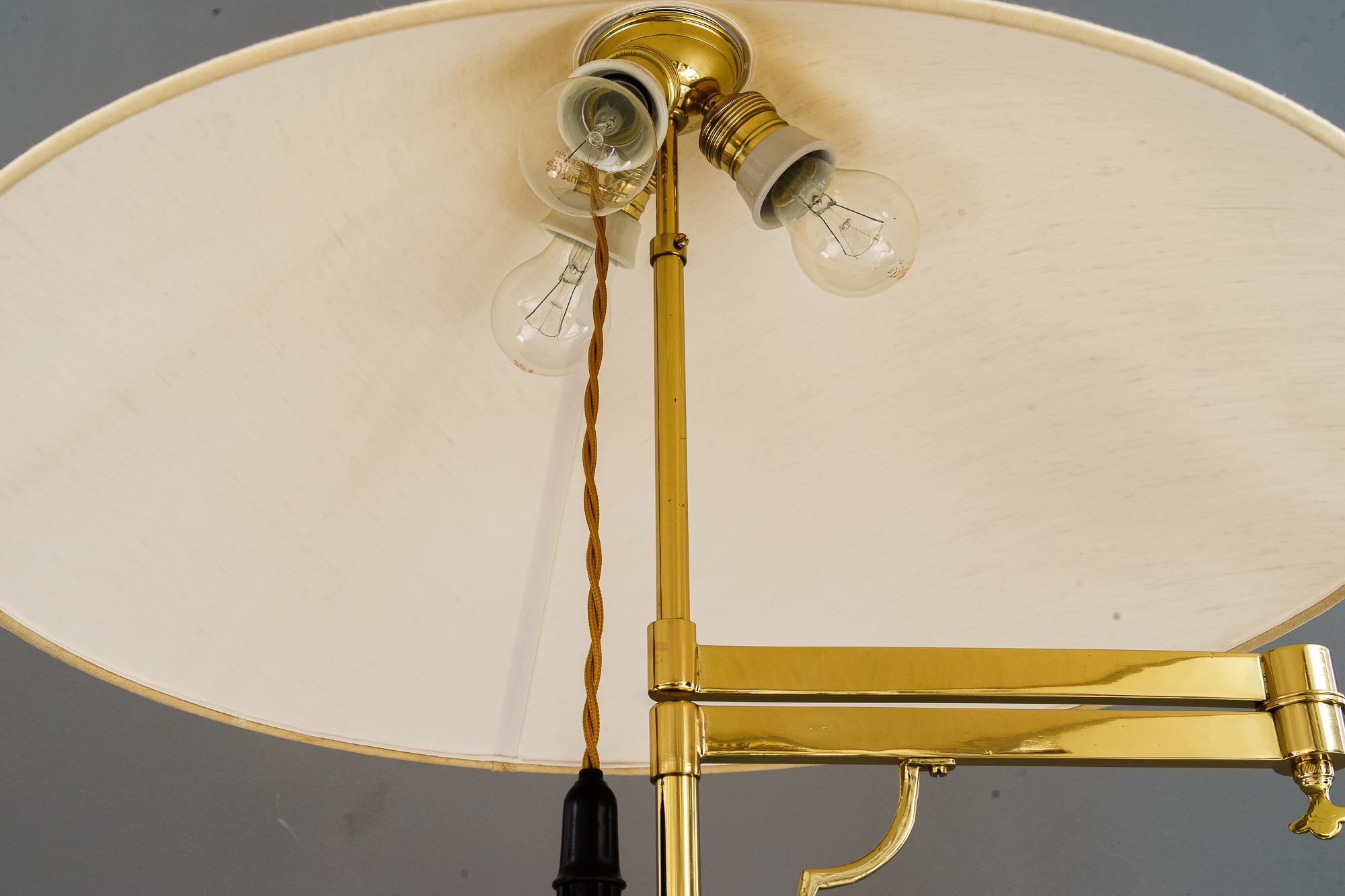 Verstellbare und schwenkbare Art-Déco-Stehlampe mit Stoffschirm Vienna 1920er Jahre (Frühes 20. Jahrhundert) im Angebot