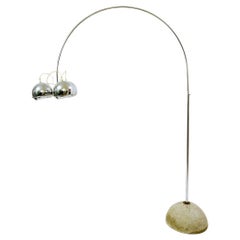 Lampada da terra ad arco regolabile con tre globi cromati, base in cemento - Anni '70