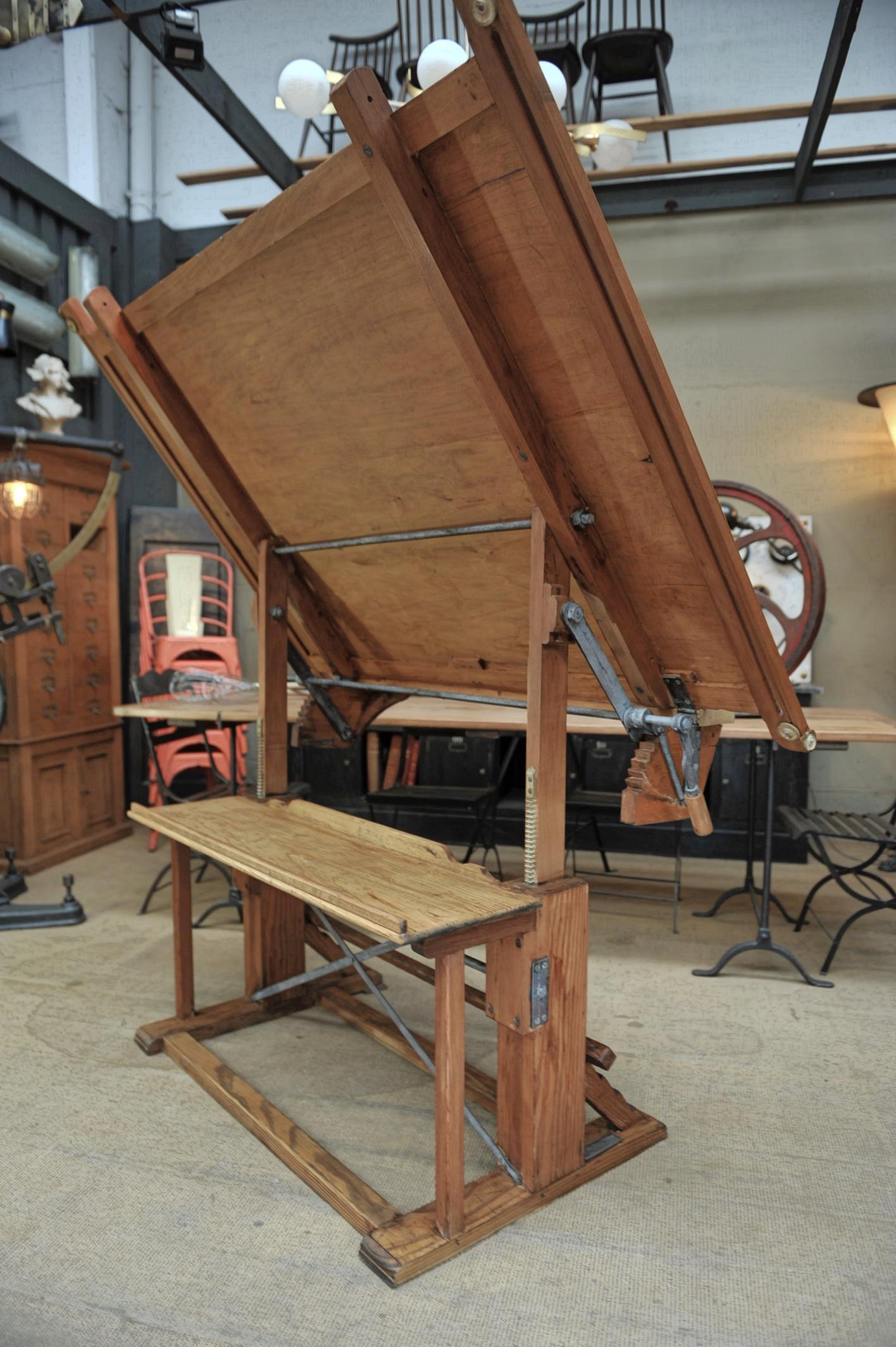 Adjustable Architect's Drafting Table or Writing Desk, circa 1920s In Excellent Condition In Roubaix, FR
