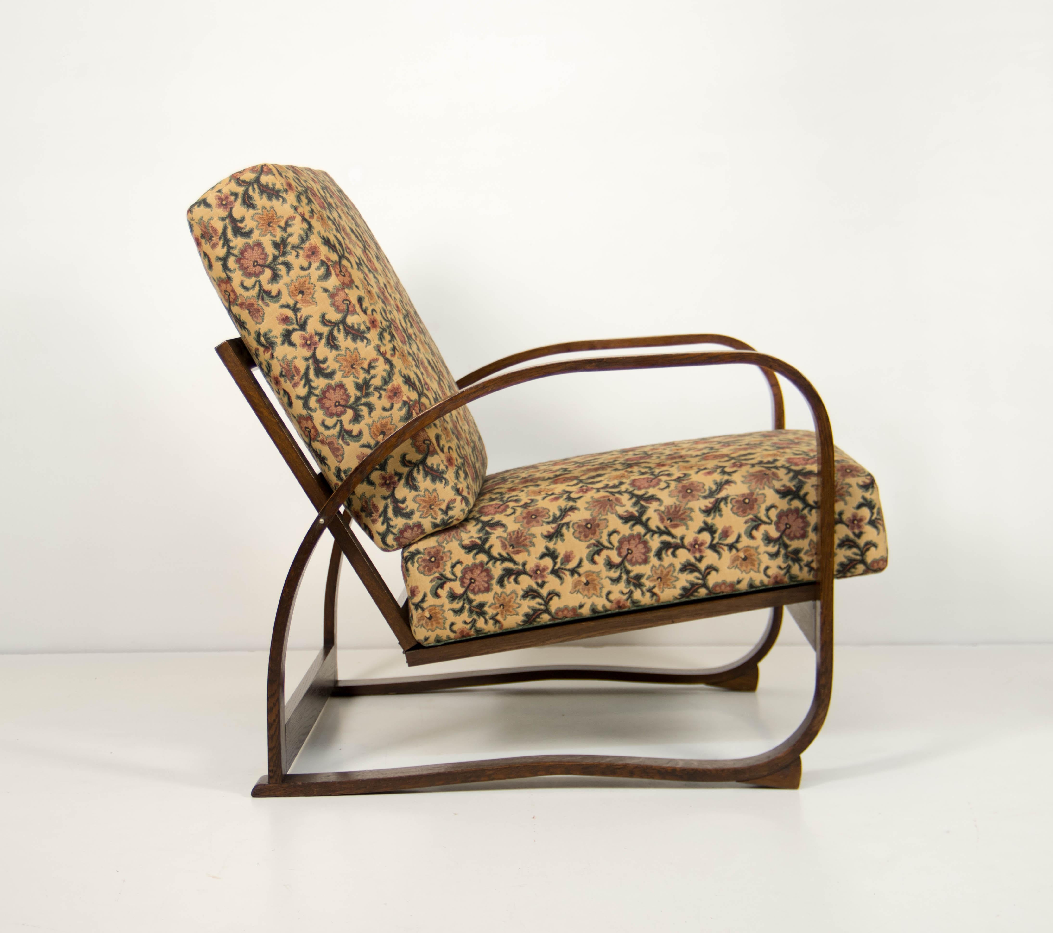 Icónico sillón H-70 diseñado por el famoso modernista checo Jindřich Halabala para UP Závody, Brno, hacia 1930-1940.
Esta pieza se conserva en su estado original y excepcionalmente bien conservada, lo que la convierte en un raro hallazgo tanto para